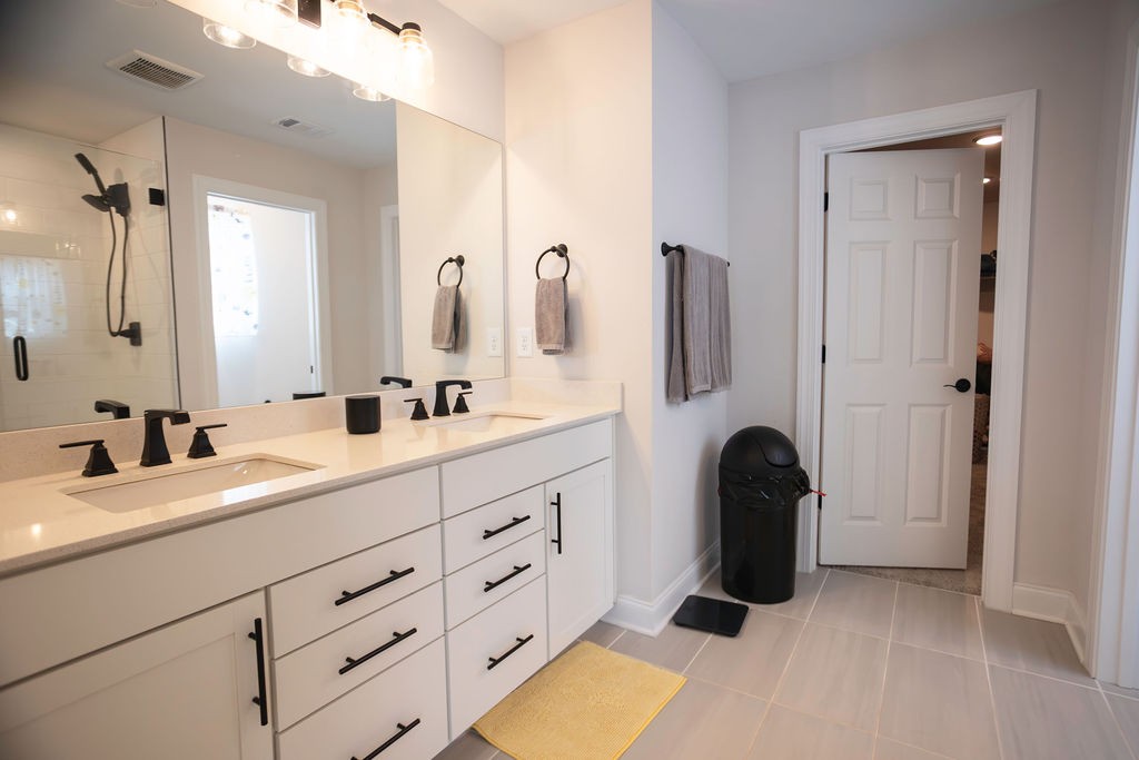 Columbia, Tennessee 38401, United States, 5 Bedrooms Bedrooms, ,4 BathroomsBathrooms,Residential,Active,177840