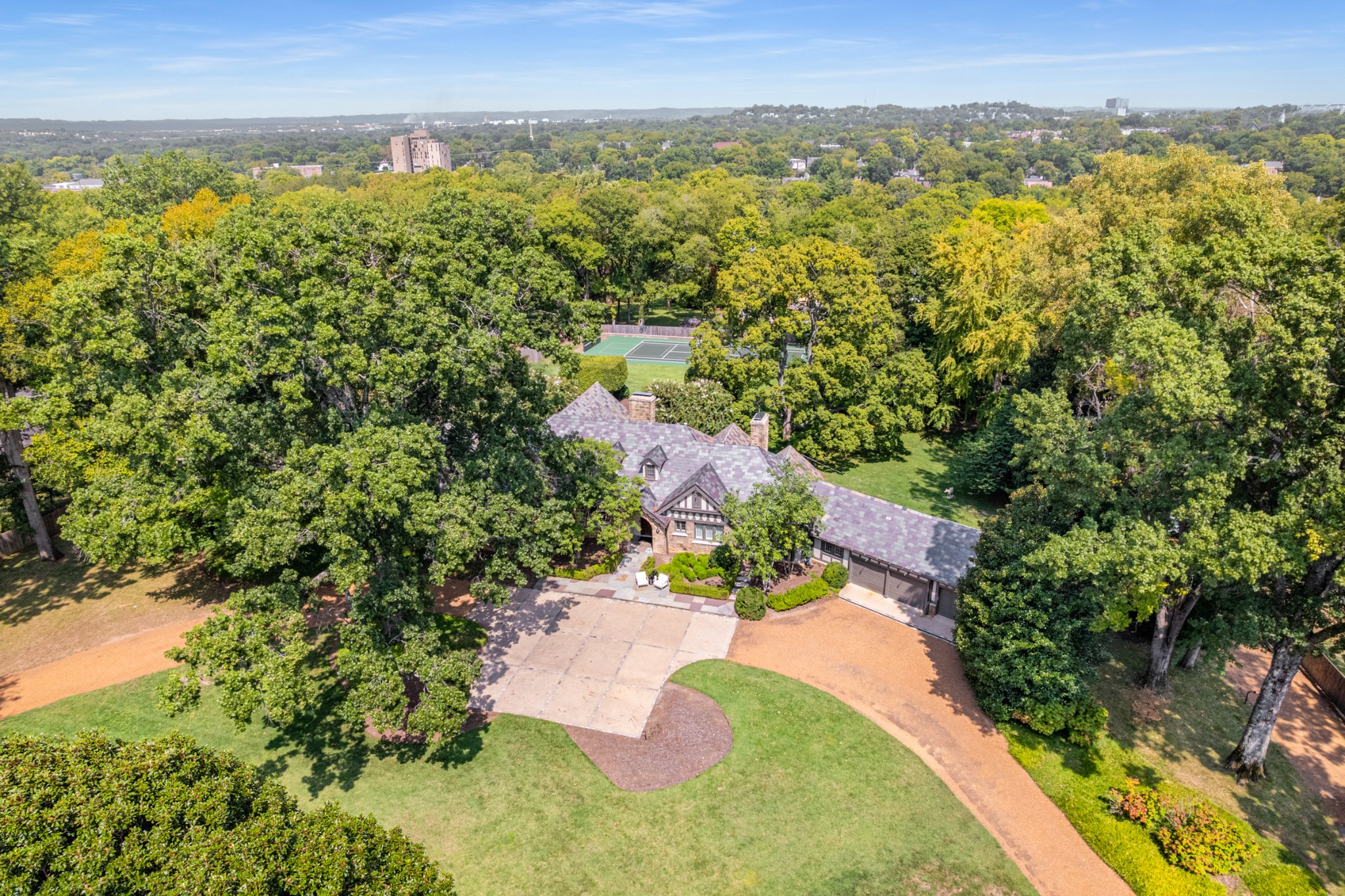 3800 Woodlawn Dr