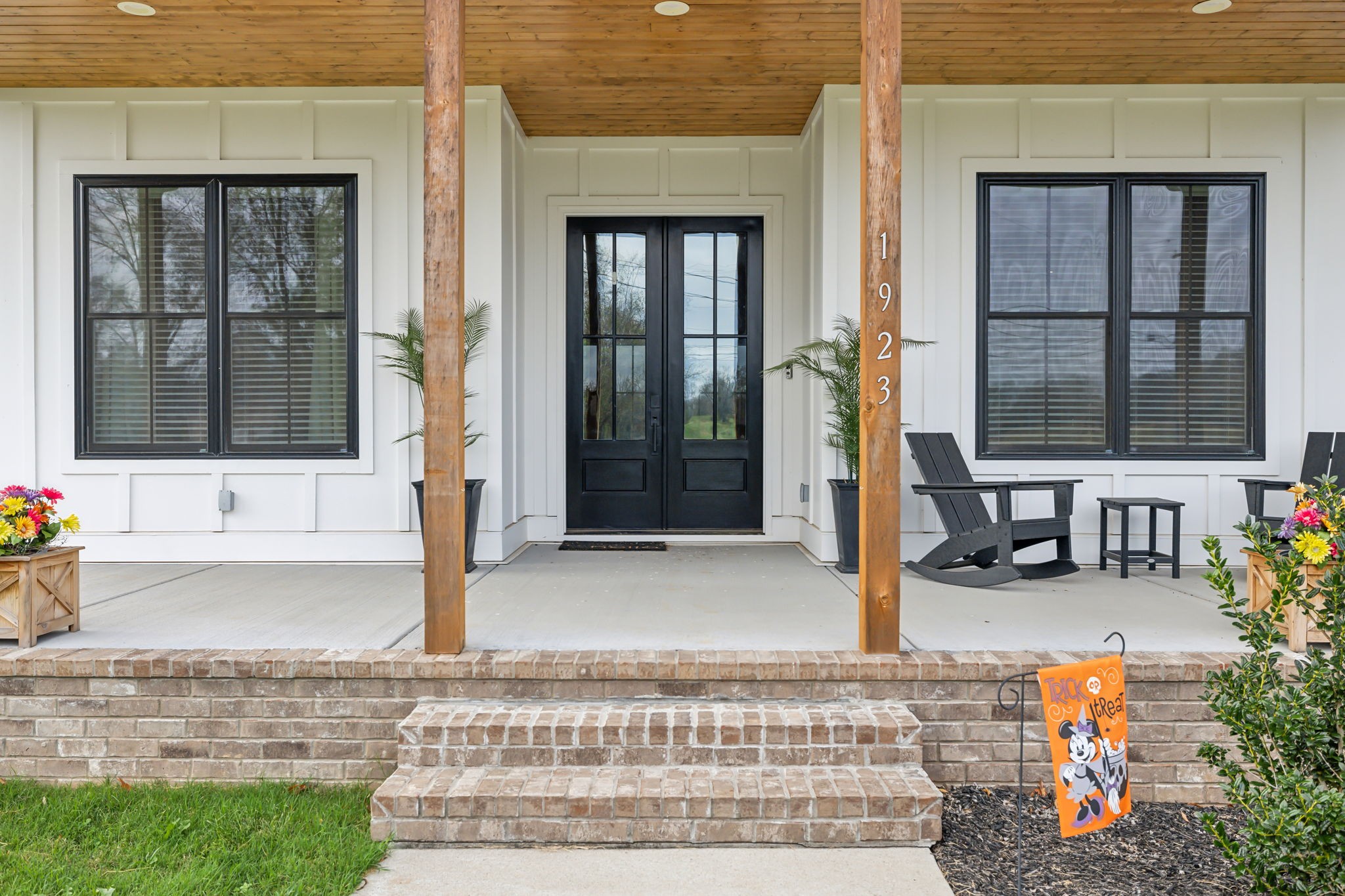 1923 Hicks Ln
