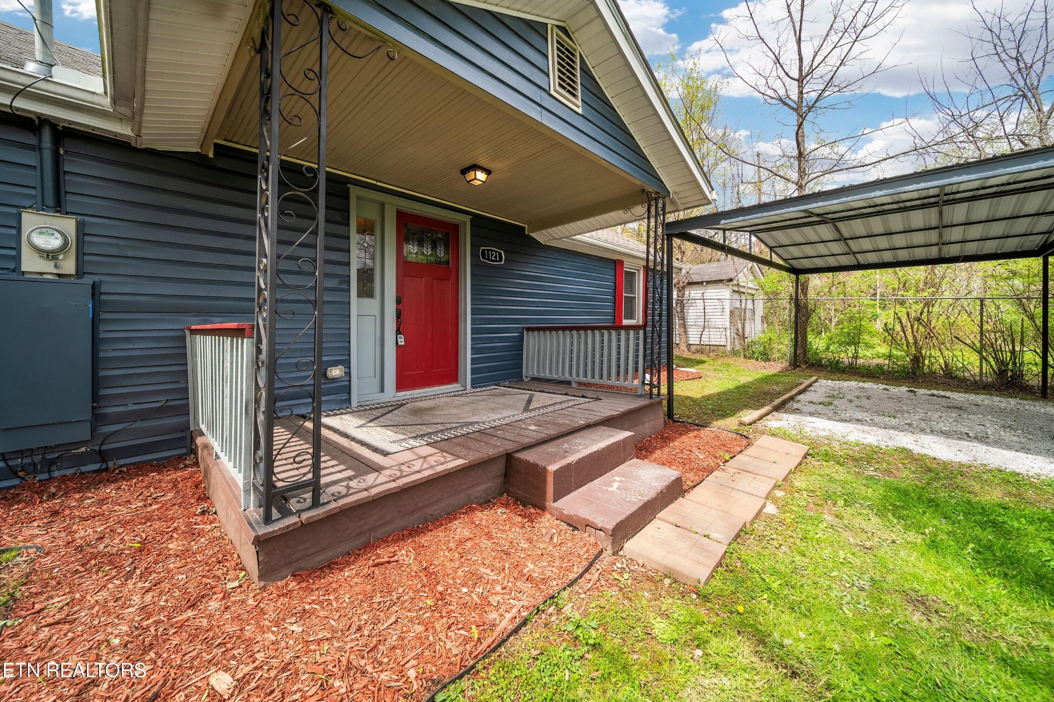 1121 Forsythe St