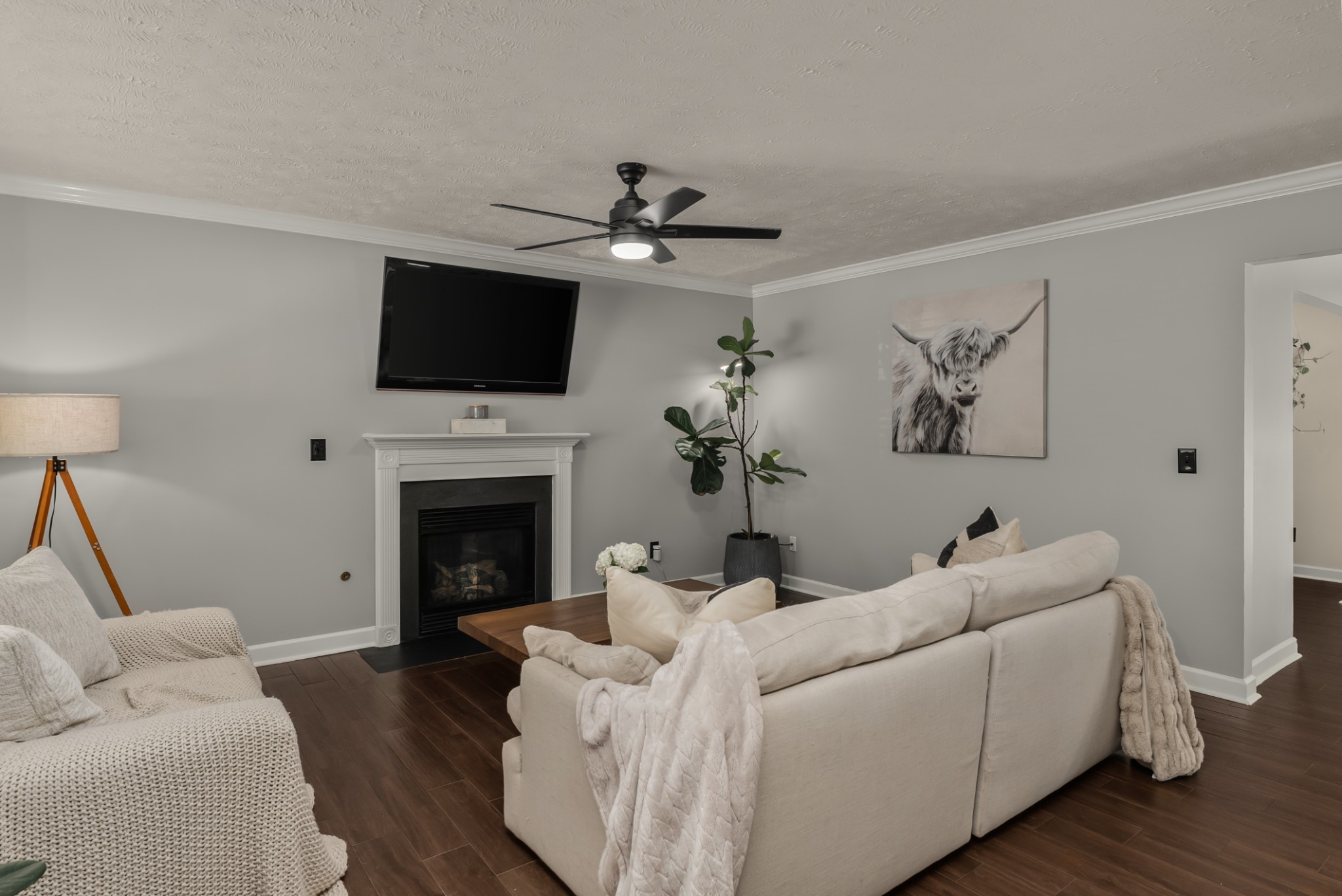 8035 Meadowview Ln
