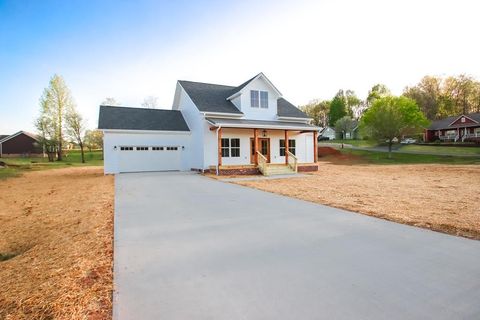 922 Honeysuckle Ln Sparta TN 38583