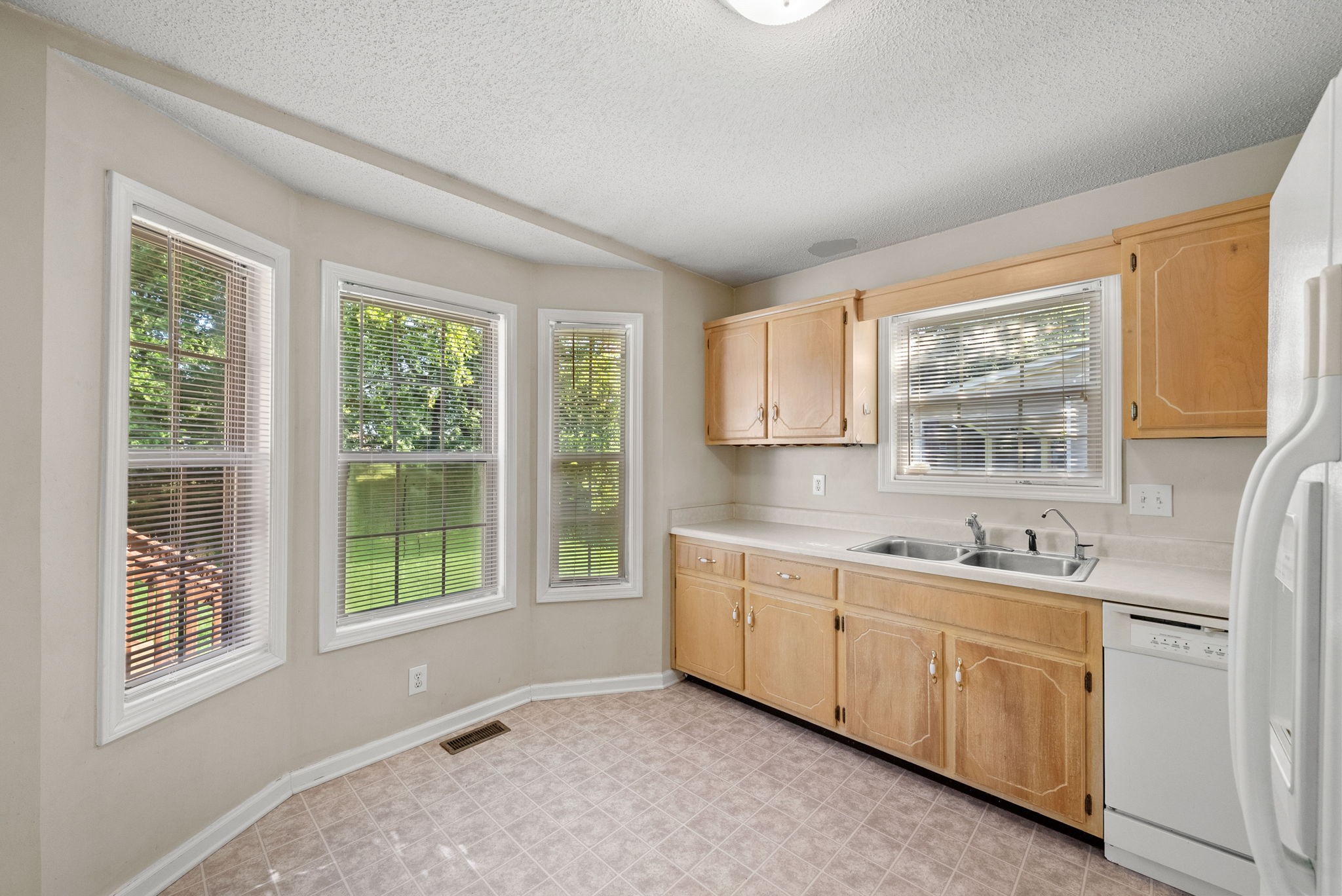 3281 N Senseney Cir