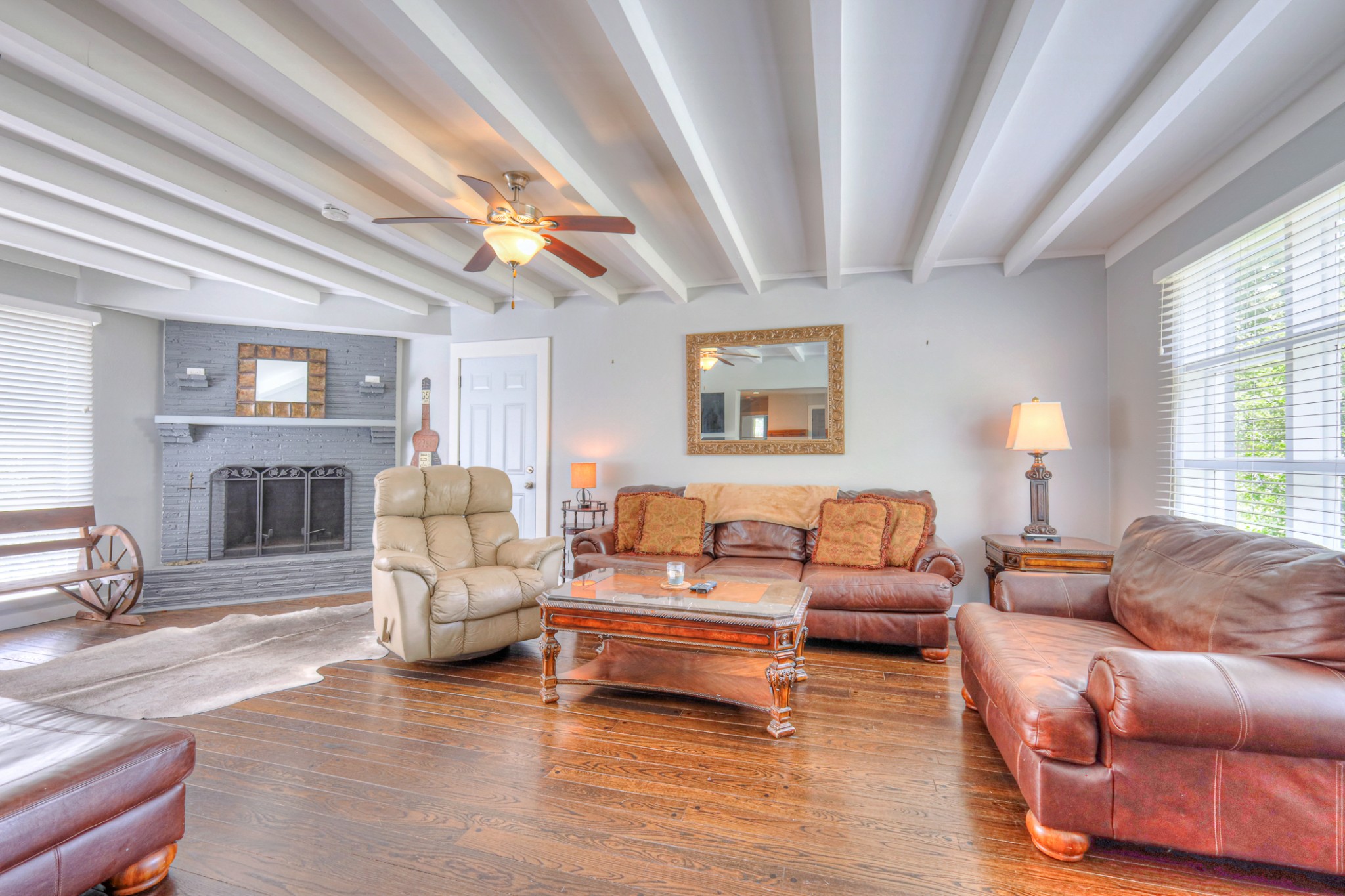 1211 Catina Dr