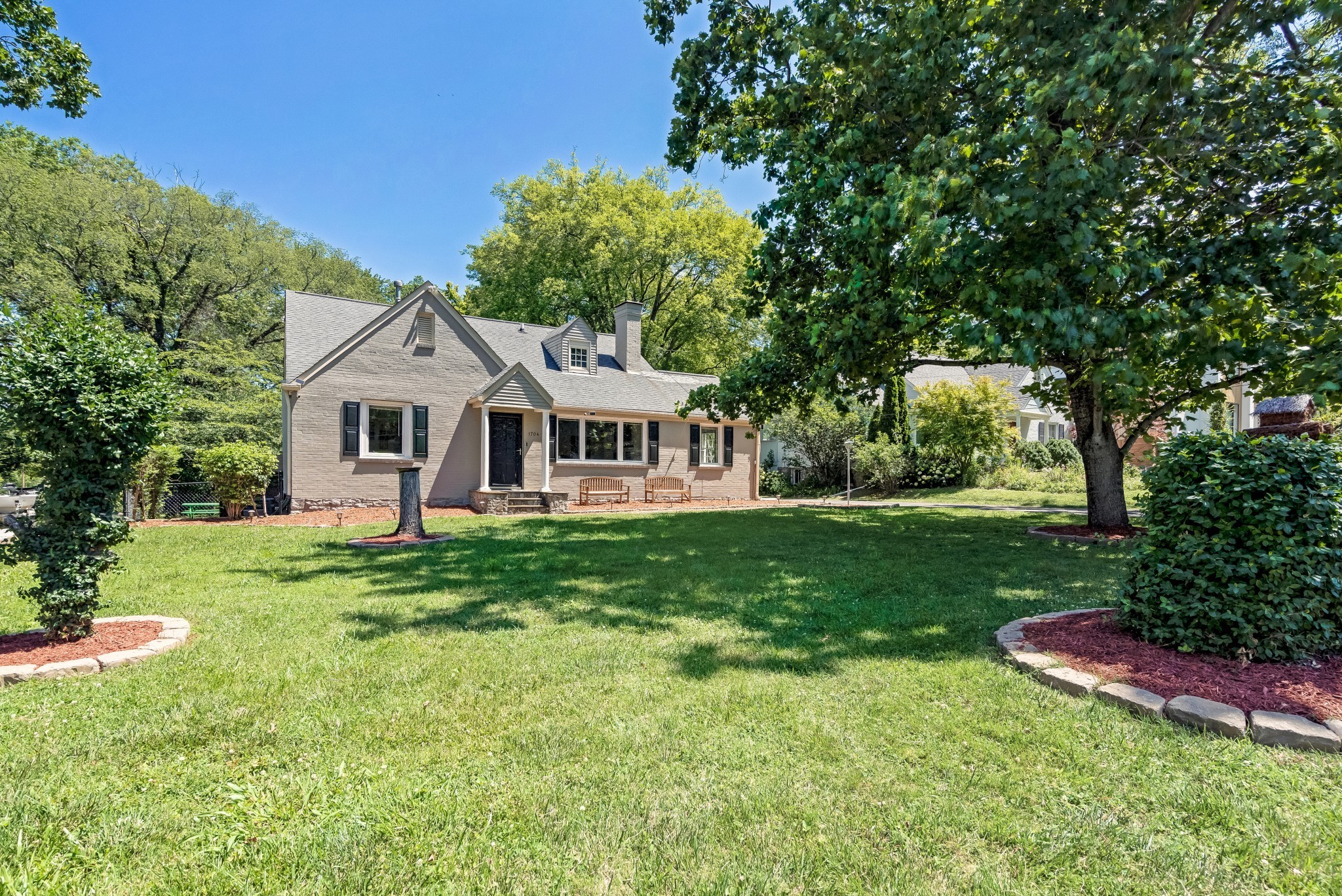 1704 Temple Ave
