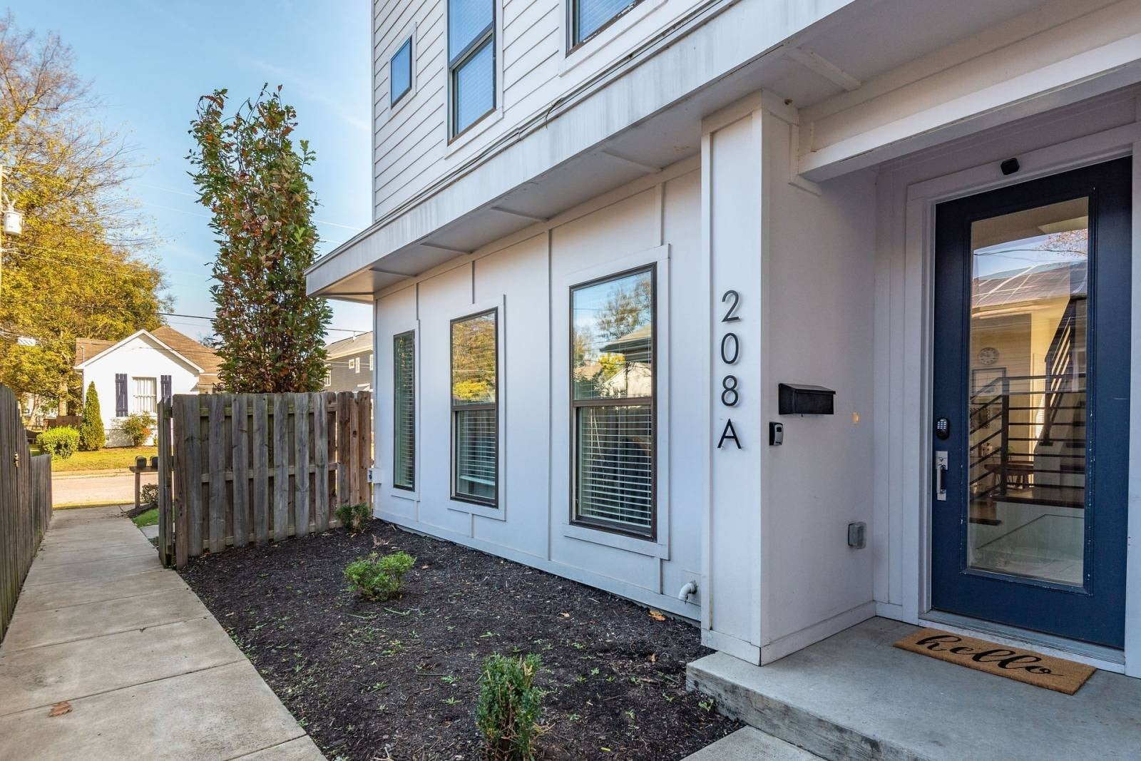 3.0-bed rental at 208 Myrtle St 1a