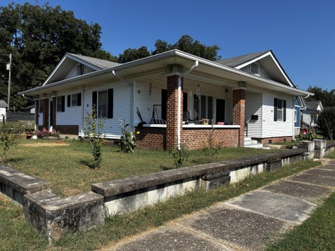 Photo of 1018 Elm Avenue, South Pittsburg, TN 37380 (MLS # 3611496)