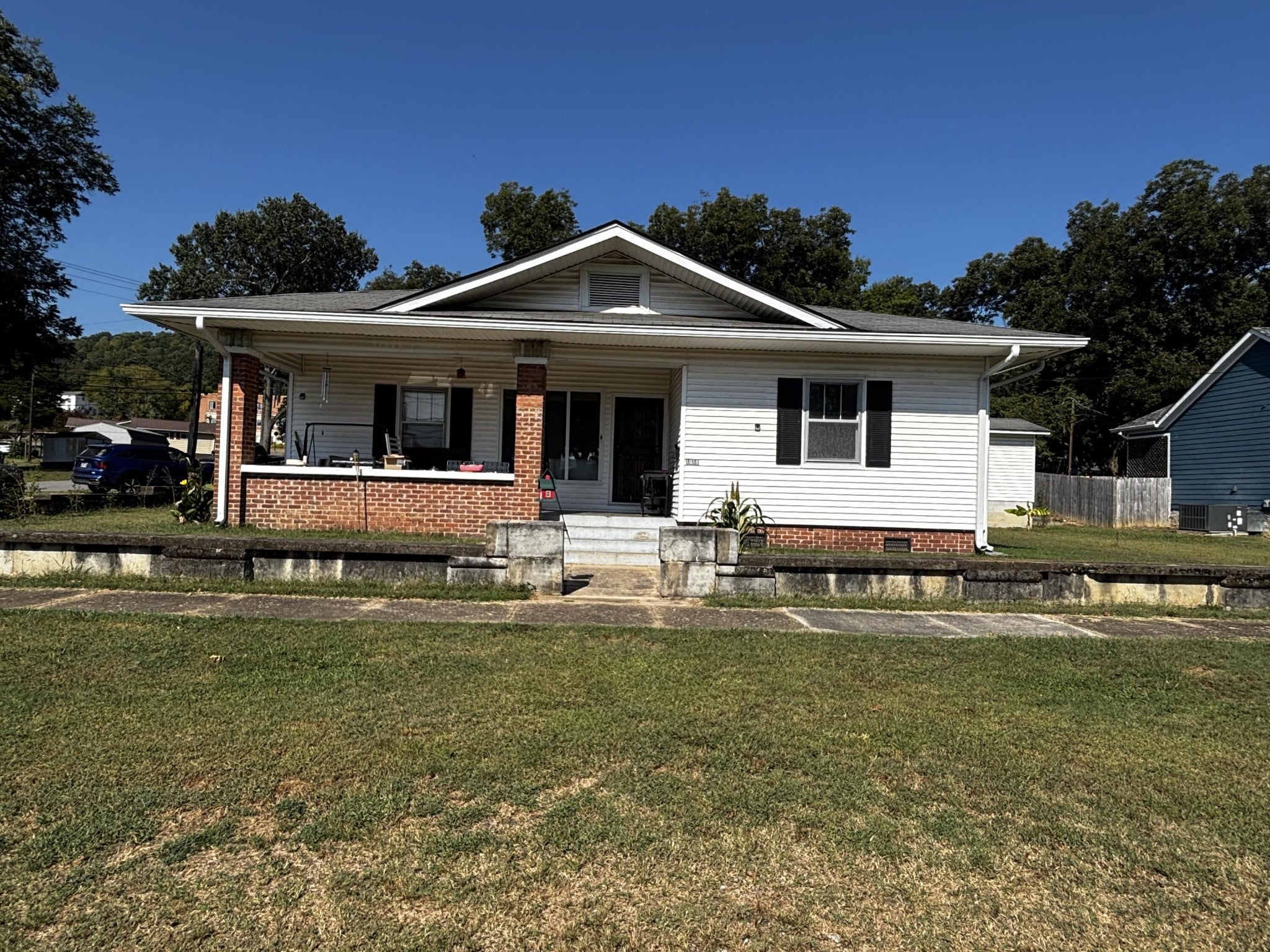 1018 Elm Avenue