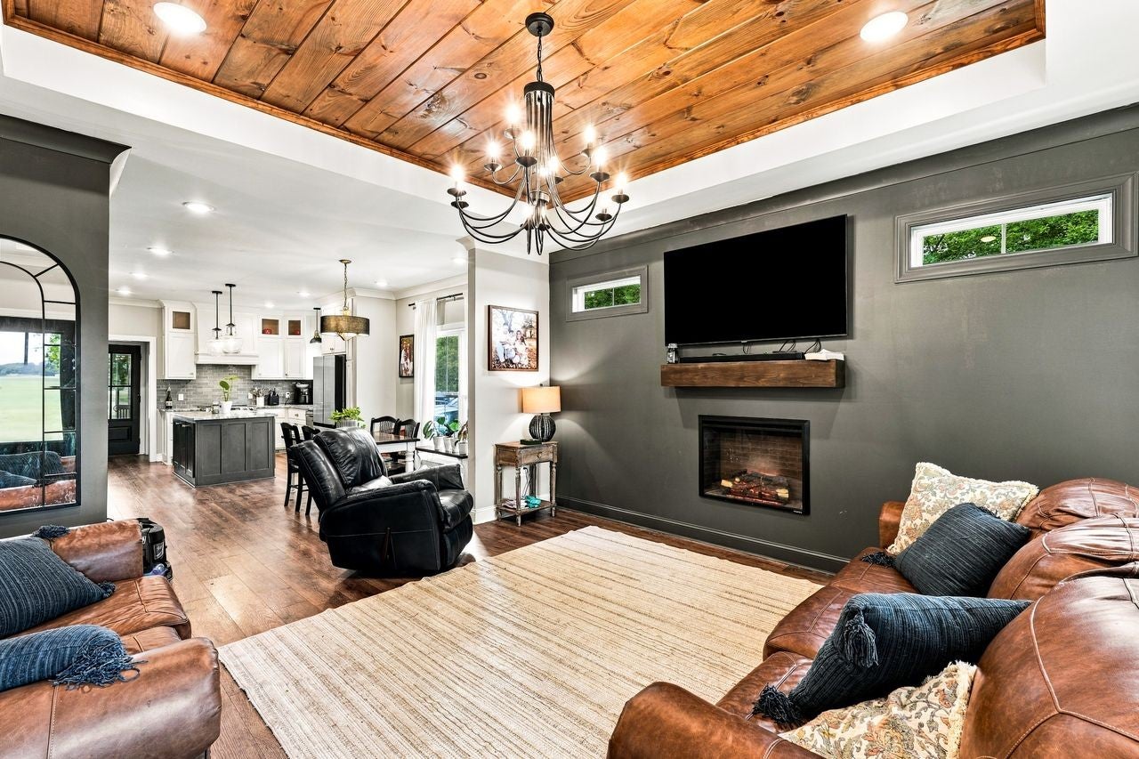 400 Carrie Ln