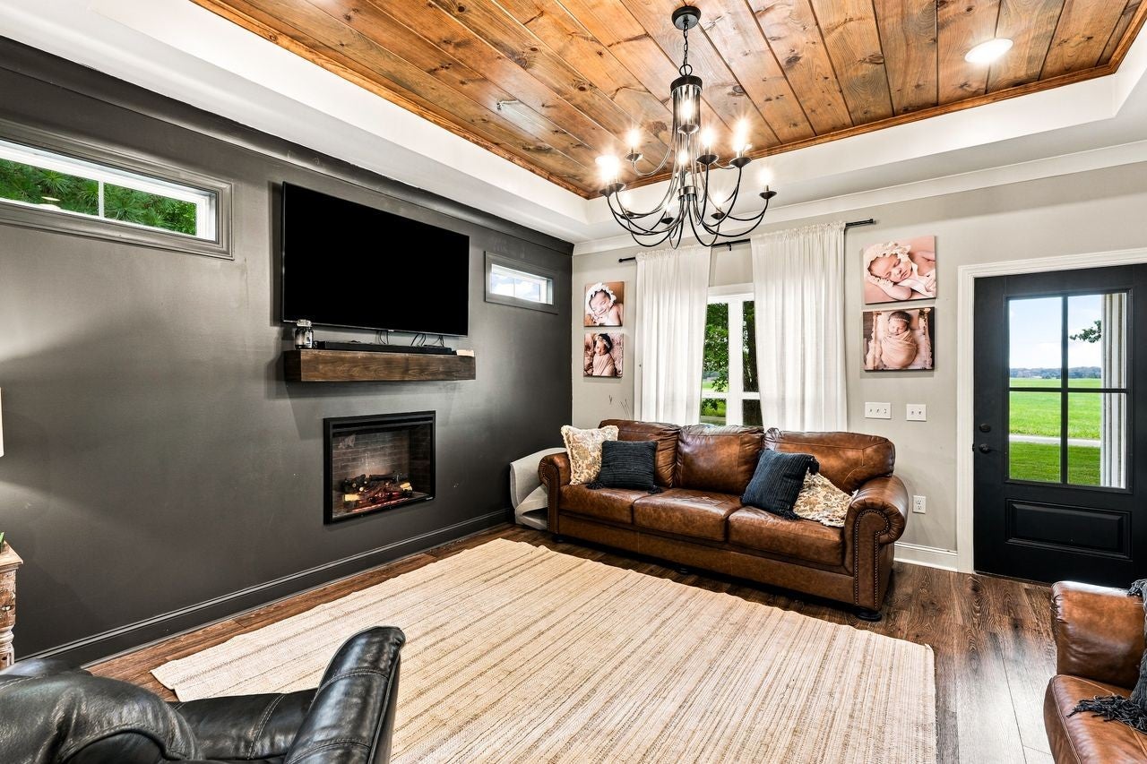 400 Carrie Ln