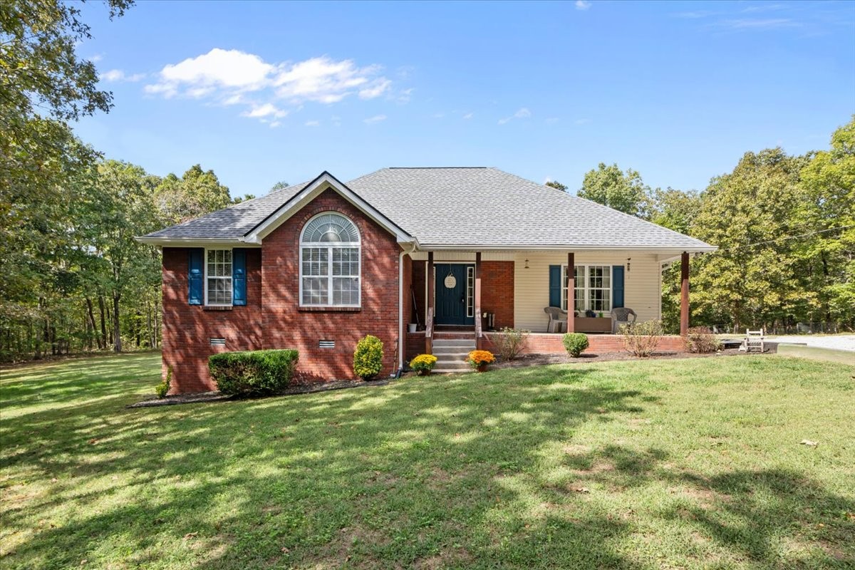 210 Th Hooper Ln