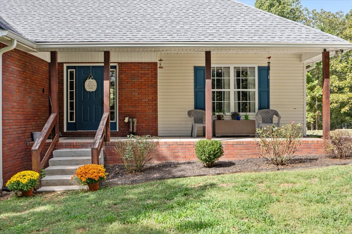 210 Th Hooper Ln