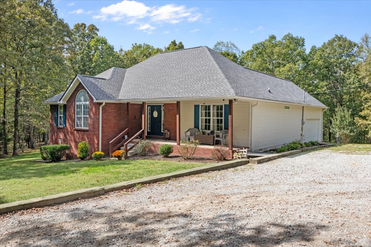 210 Th Hooper Ln