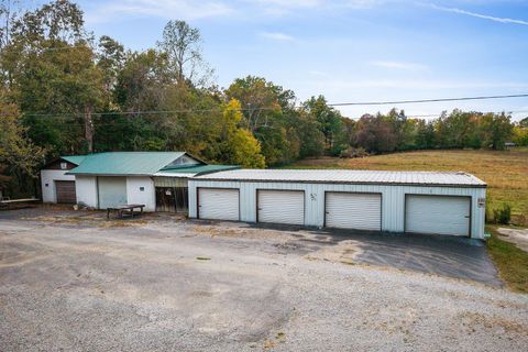 1933 W Broad St Cookeville TN 38501