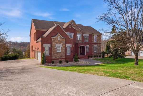 6876 Walnut Hills Dr