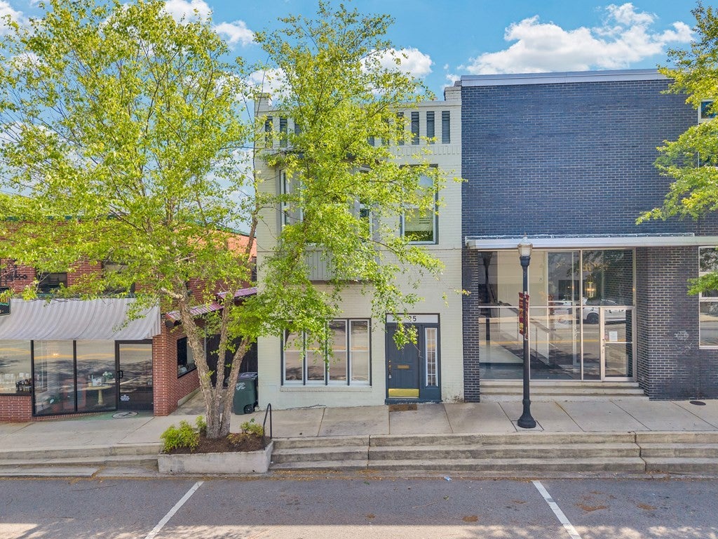 25 E Bockman Way
