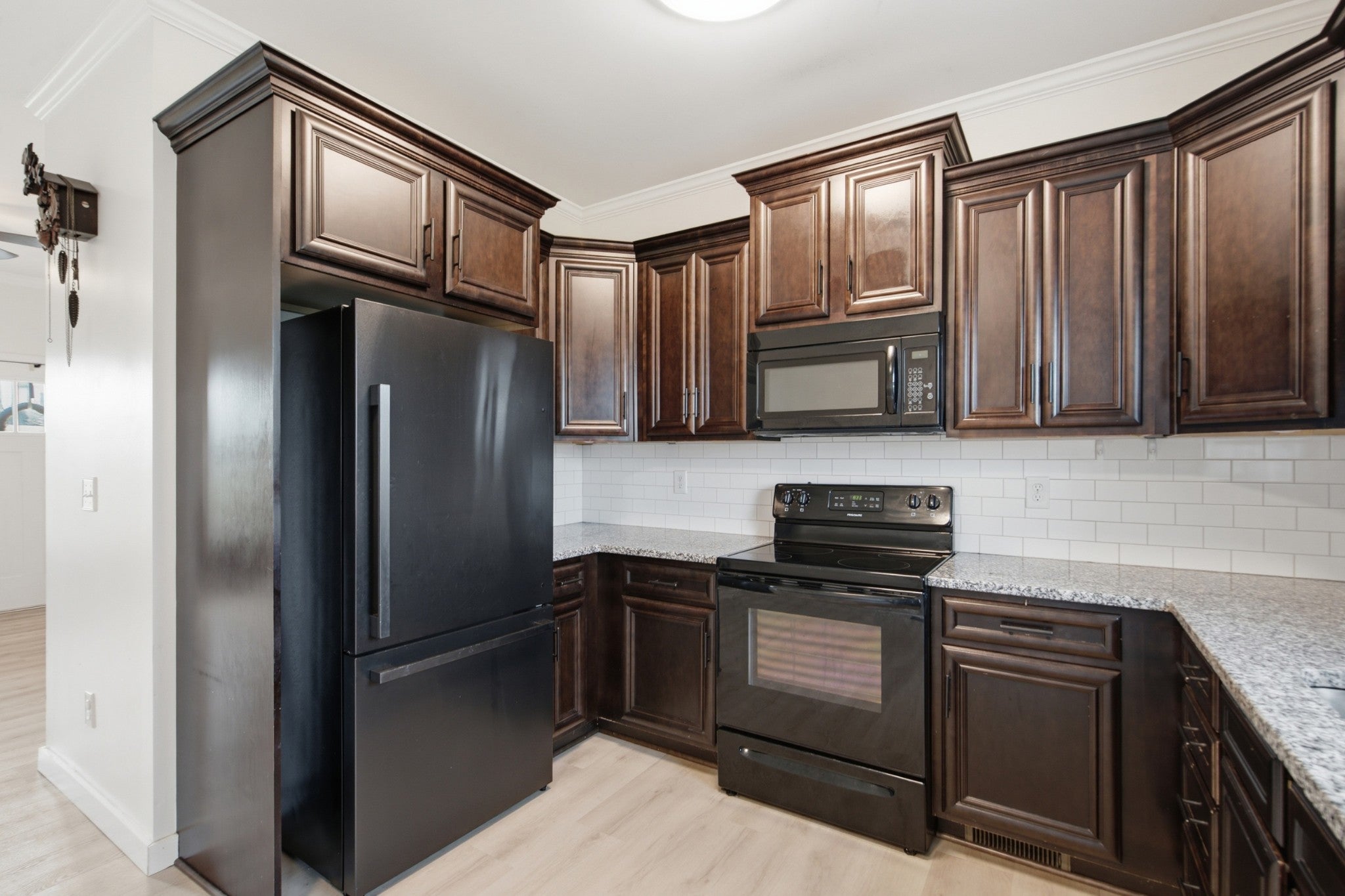 17036 Pond Cir