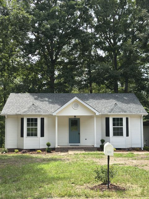 Photo of 112 Bavaria Rd, Hohenwald, TN 38462 (MLS # 2993603)