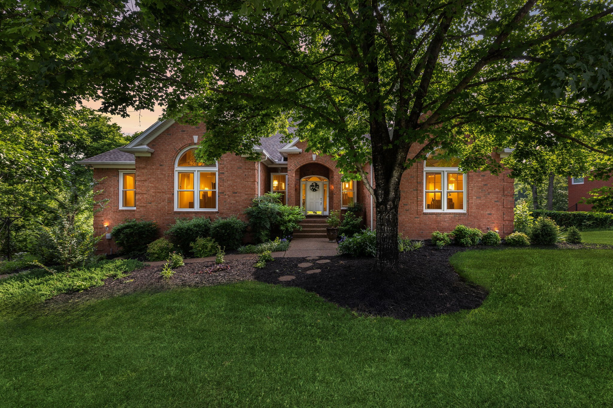 1925 Vicksburg Ln