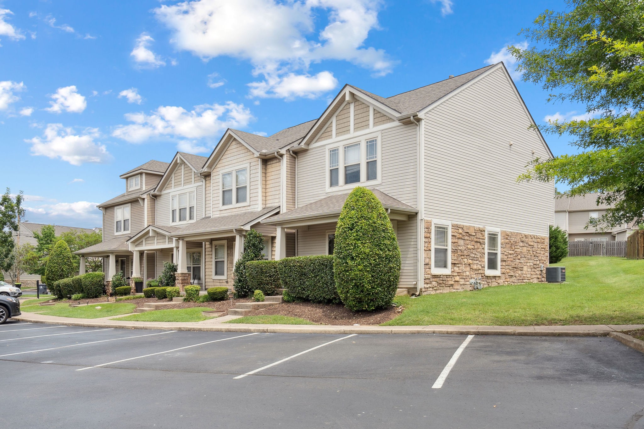 735 Tulip Grove Rd 200