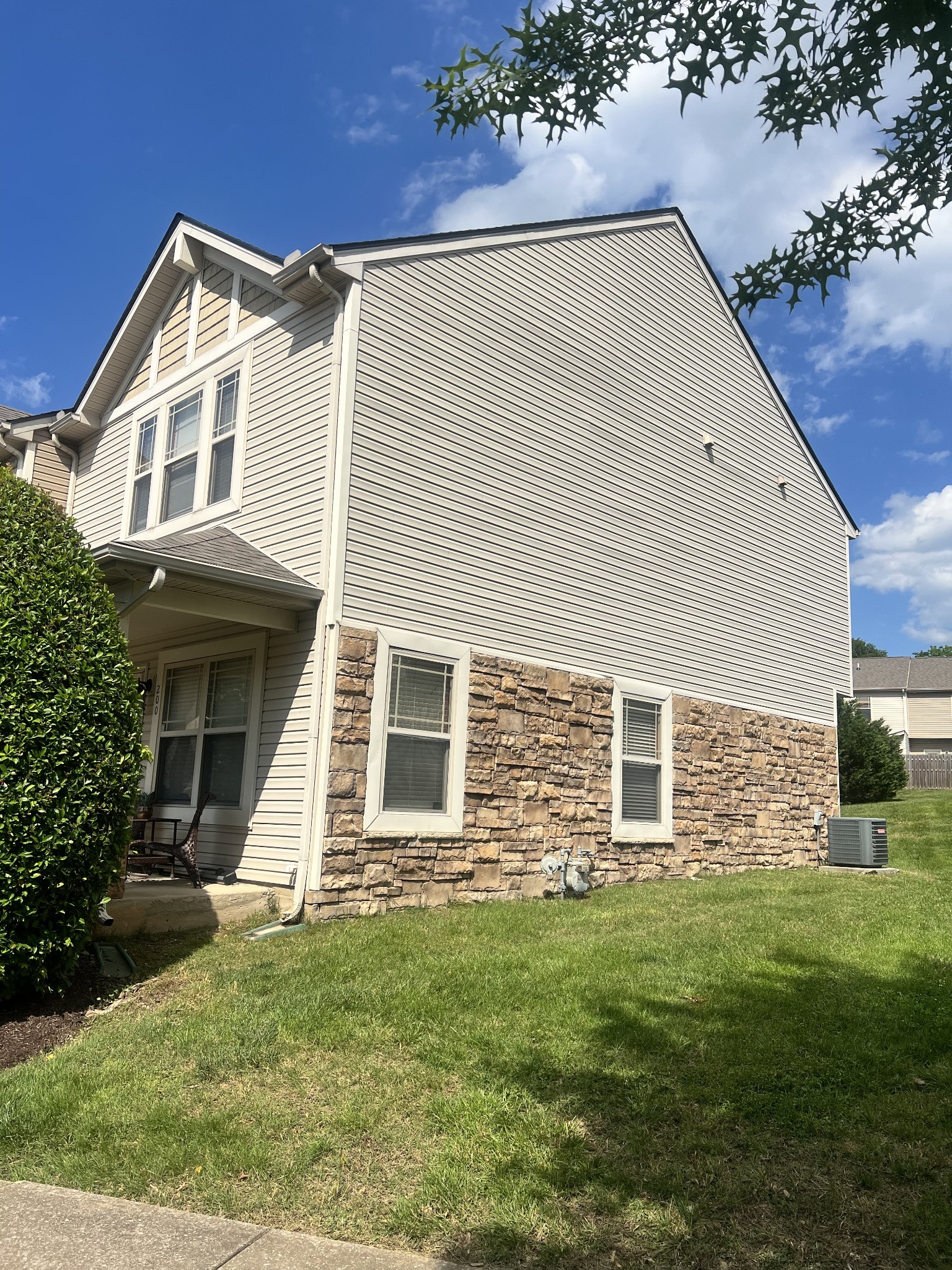 735 Tulip Grove Rd 200