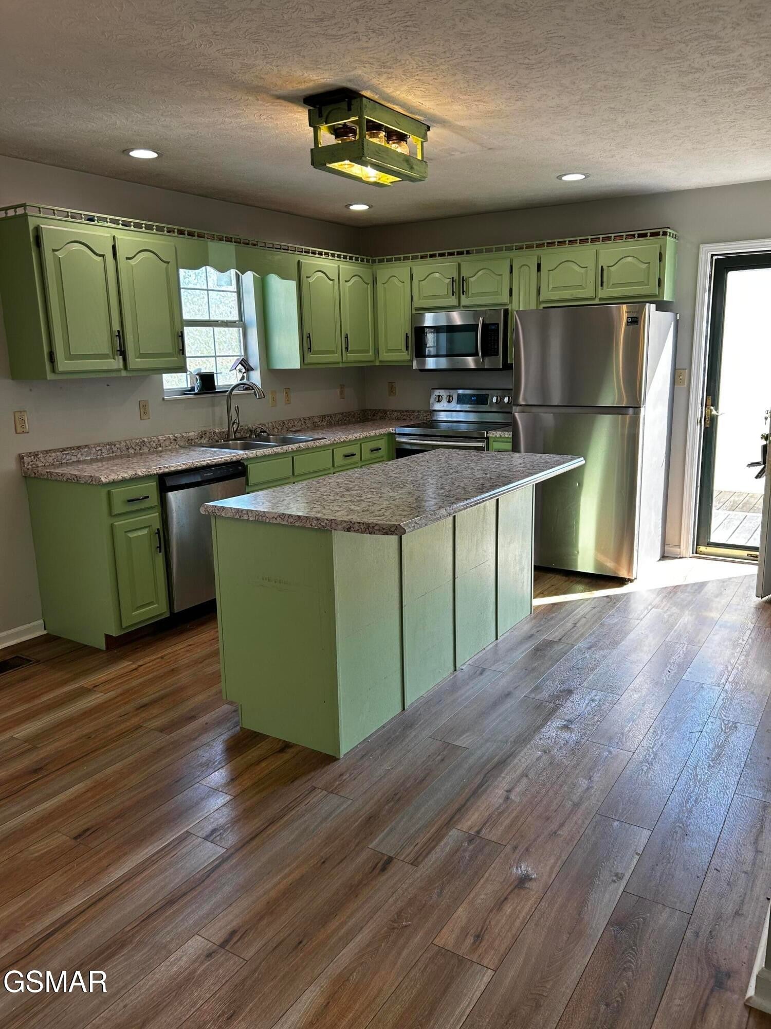 151 W Meeting Street