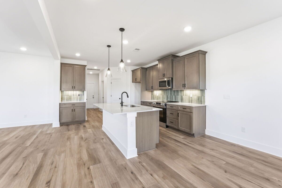 909 Watercourse Ct