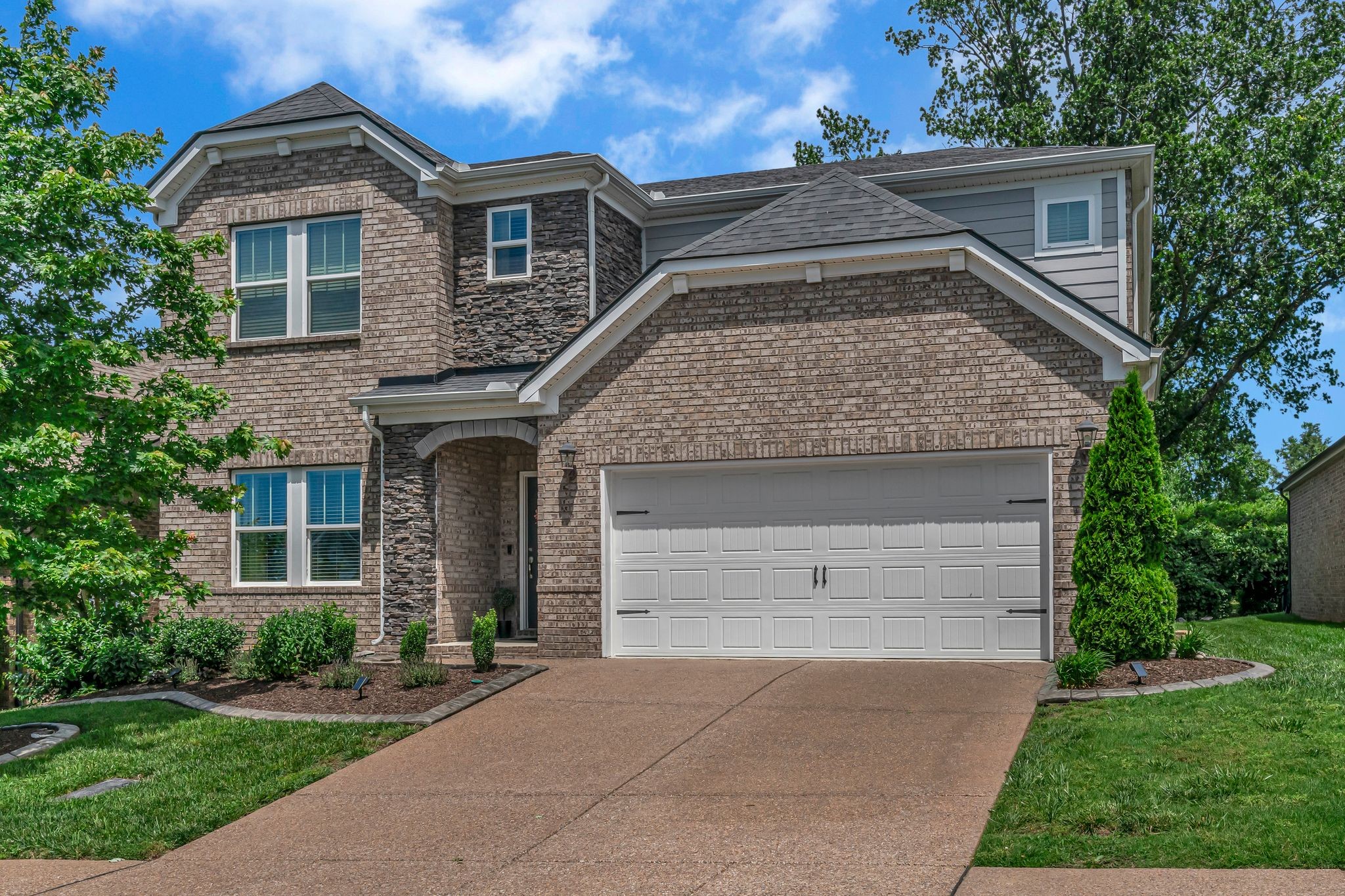 4937 Riverbank Dr