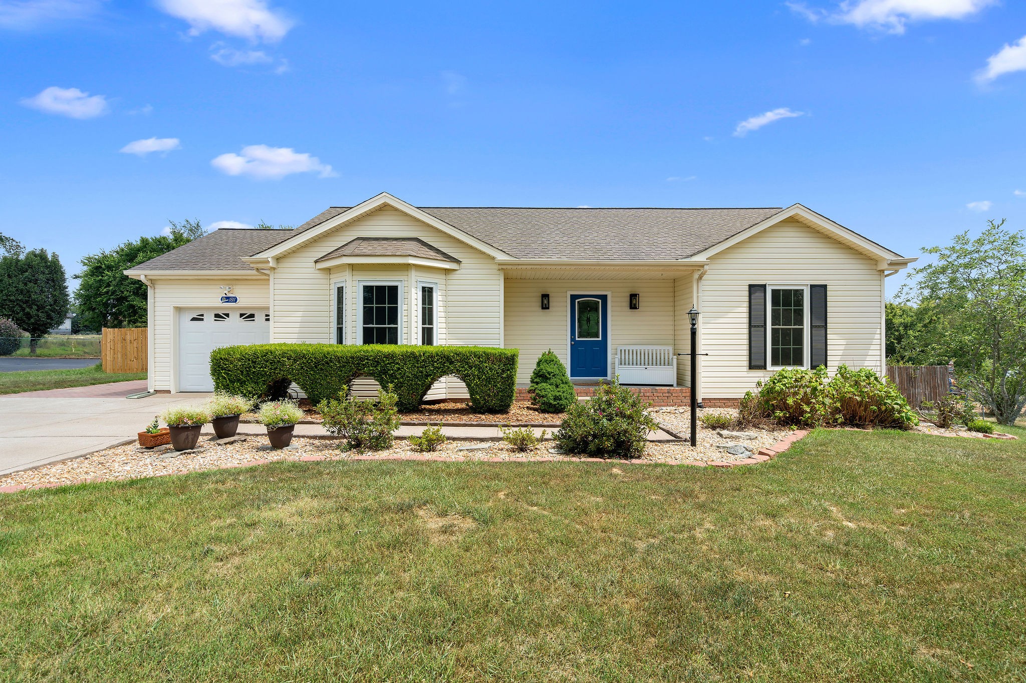 1811 Hunt Ln