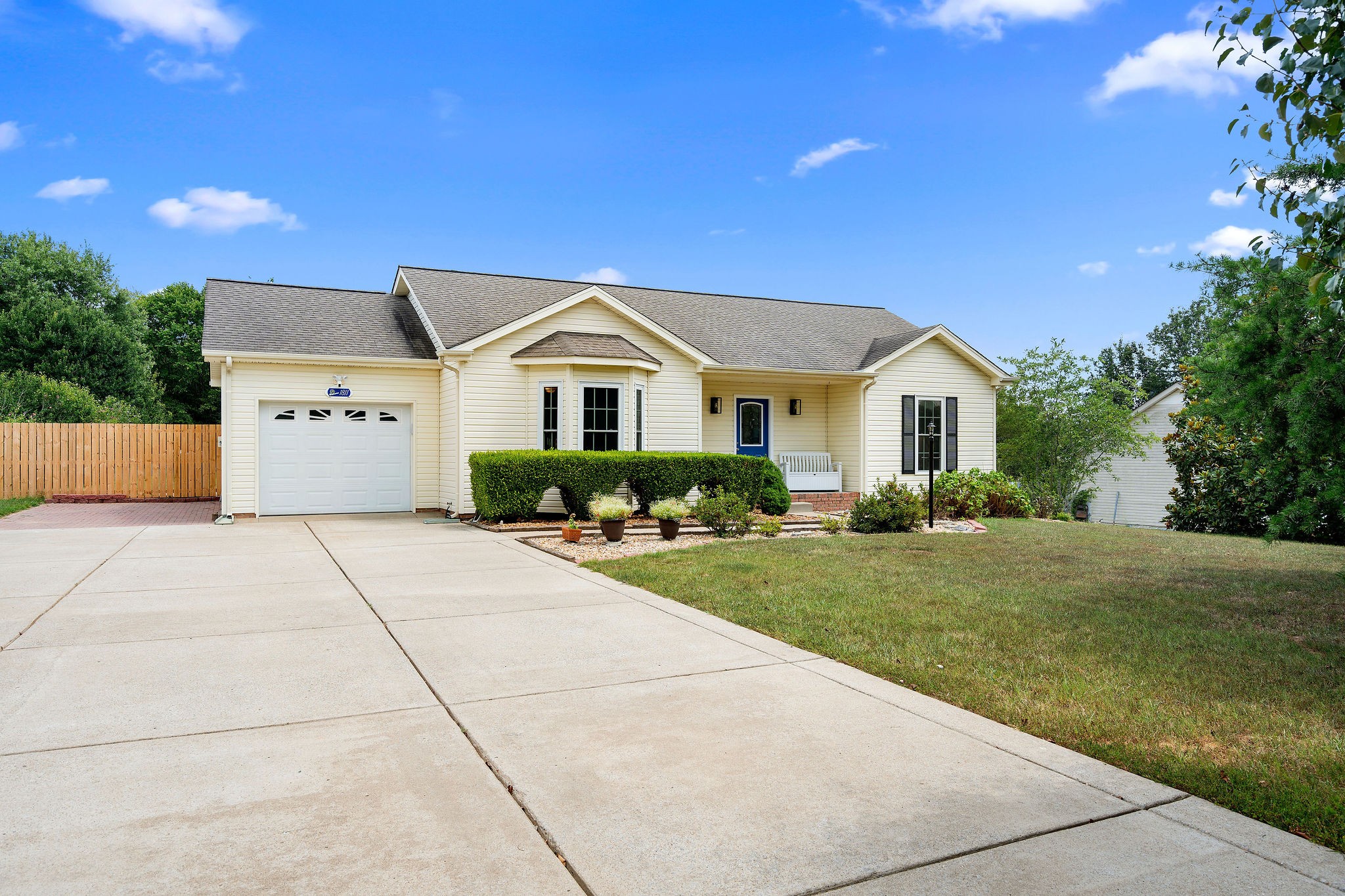 1811 Hunt Ln