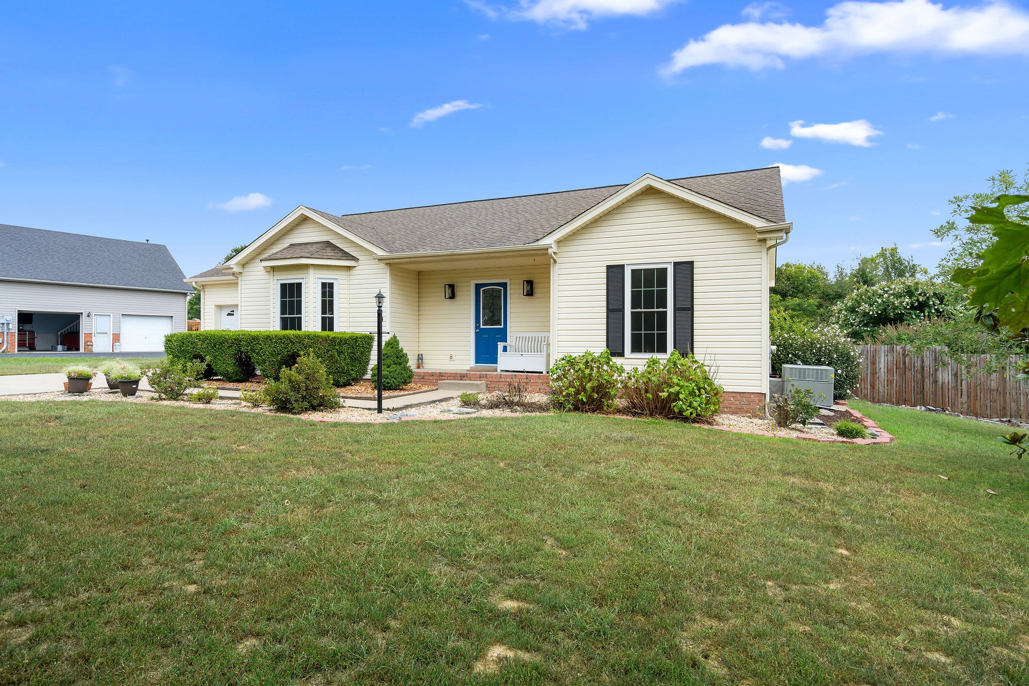 1811 Hunt Ln