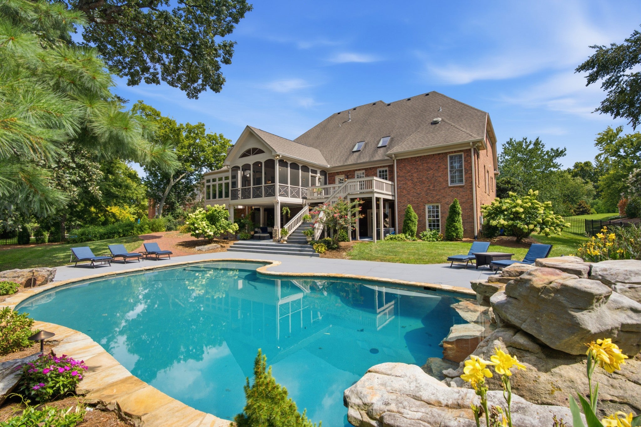8218 Holly Rd