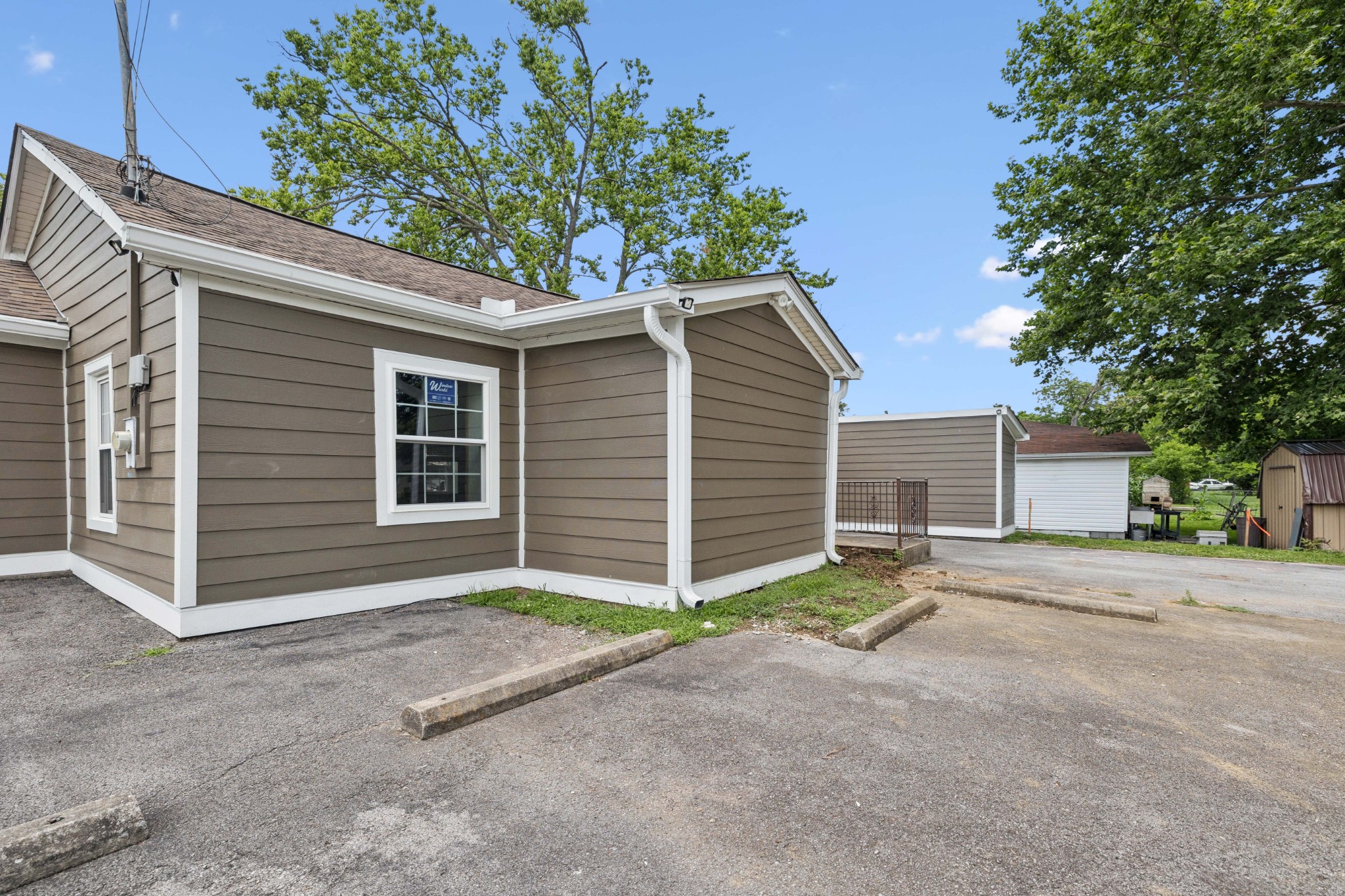 901 E Depot St