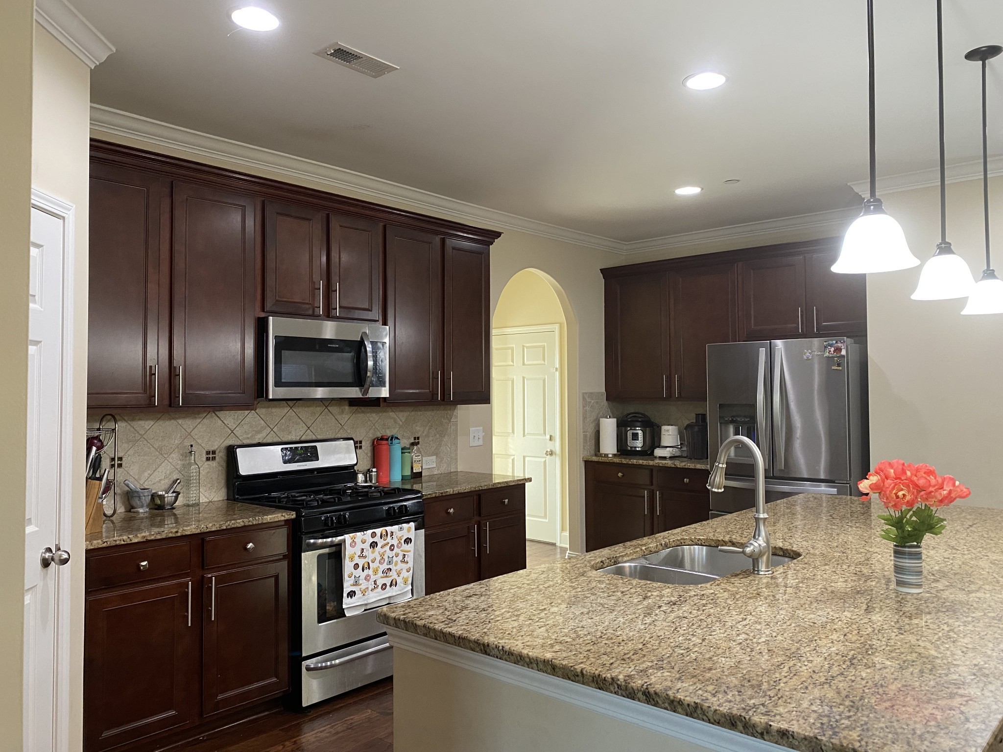 810 Caledonian Ct