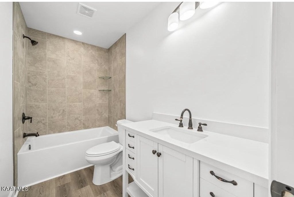 1038 E Main St 104