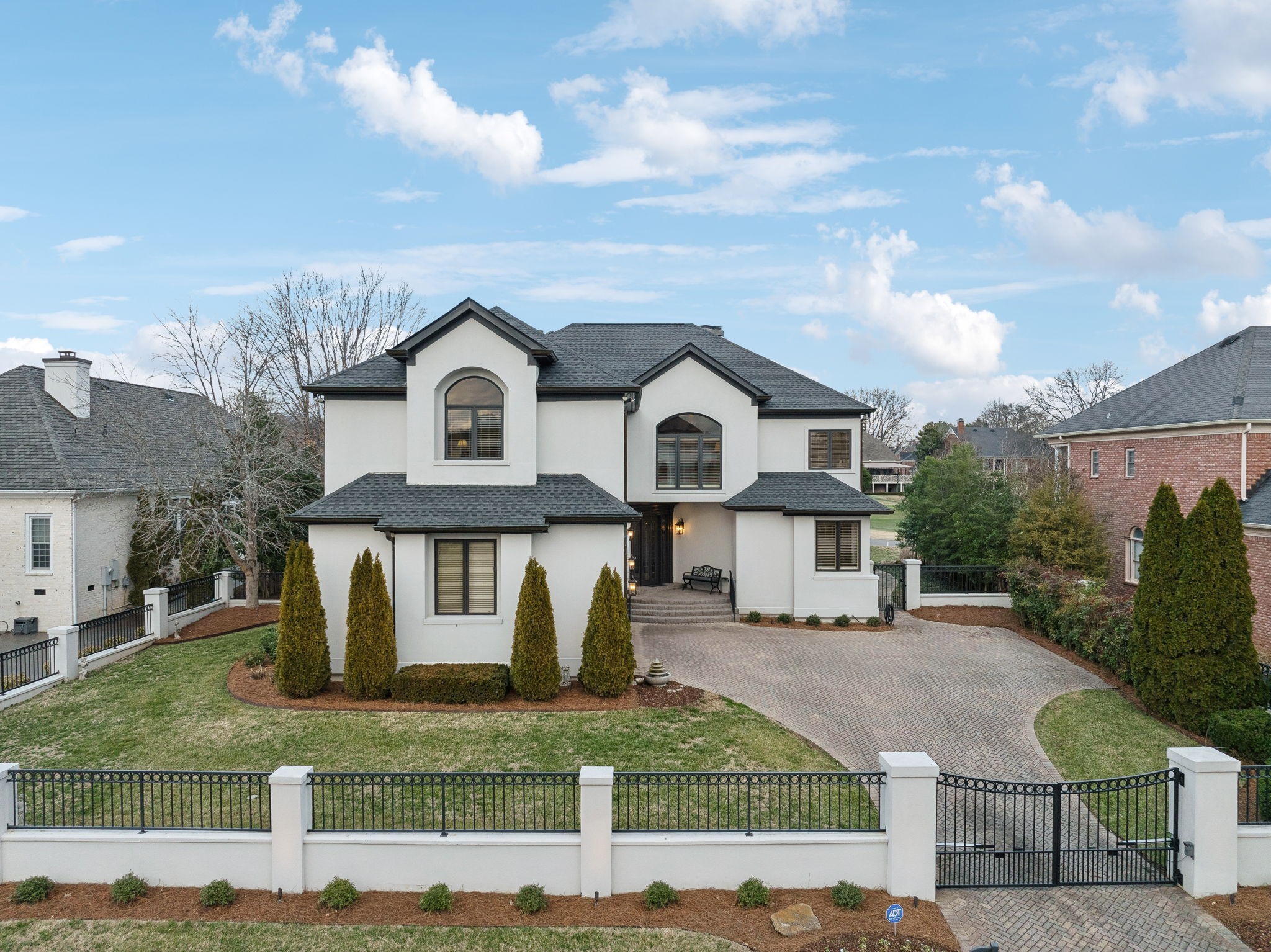 5018 Country Club Dr