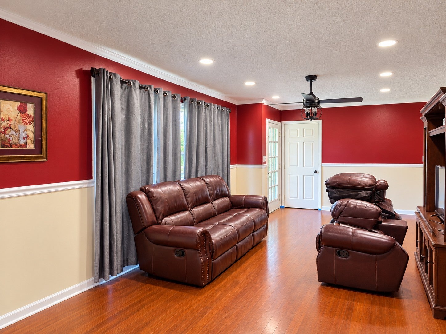 300 Edgewater Dr