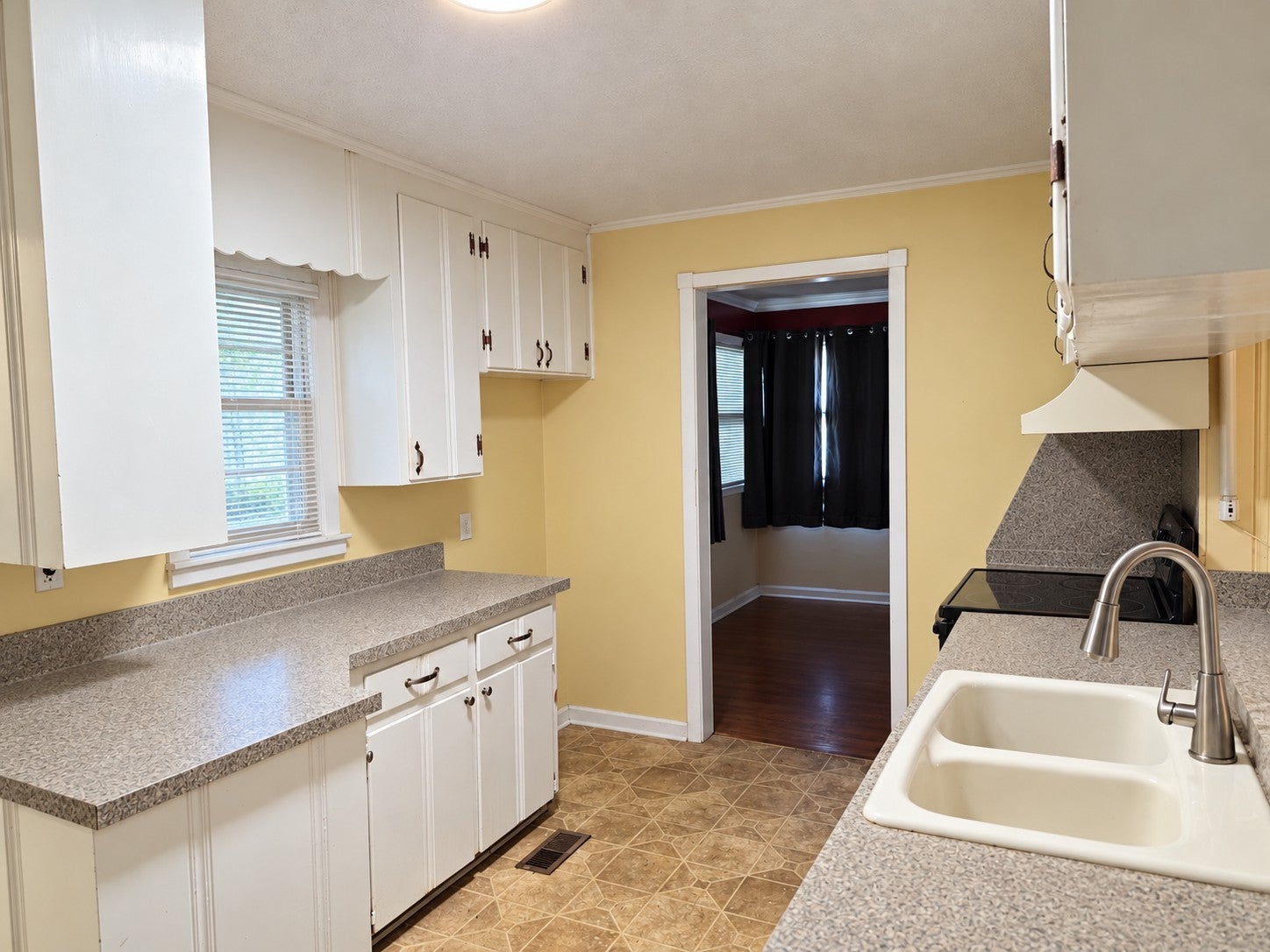 300 Edgewater Dr