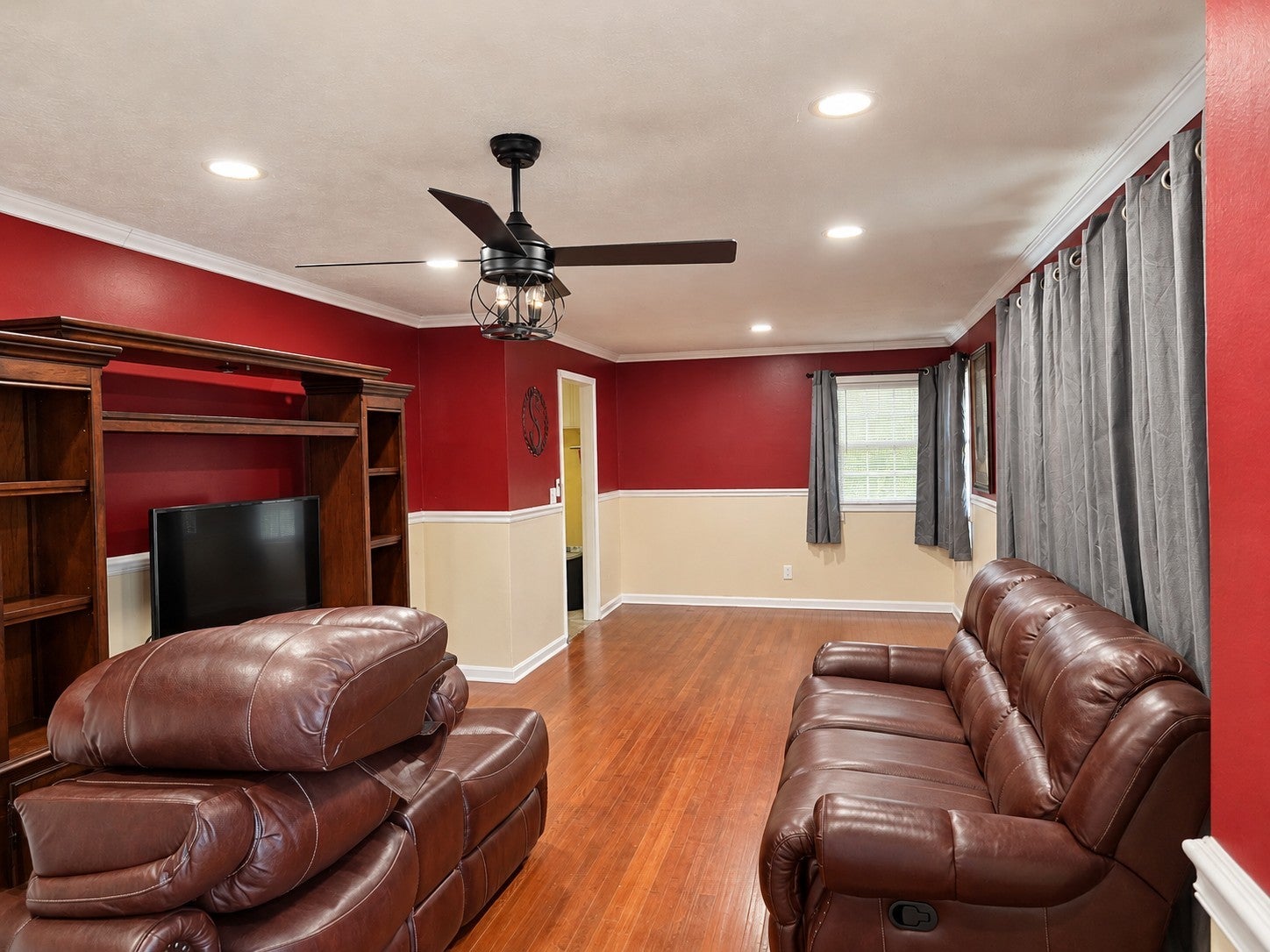 300 Edgewater Dr