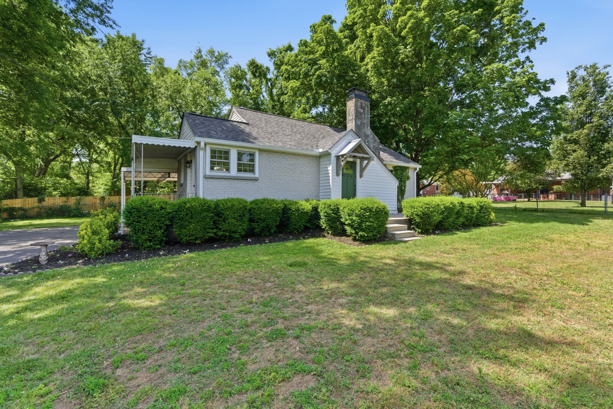 2 Ruskin Ave