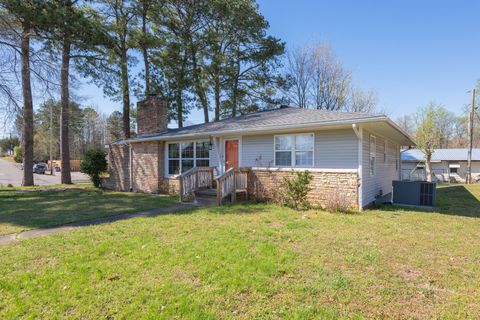 300 Holmes St Lexington TN 38351
