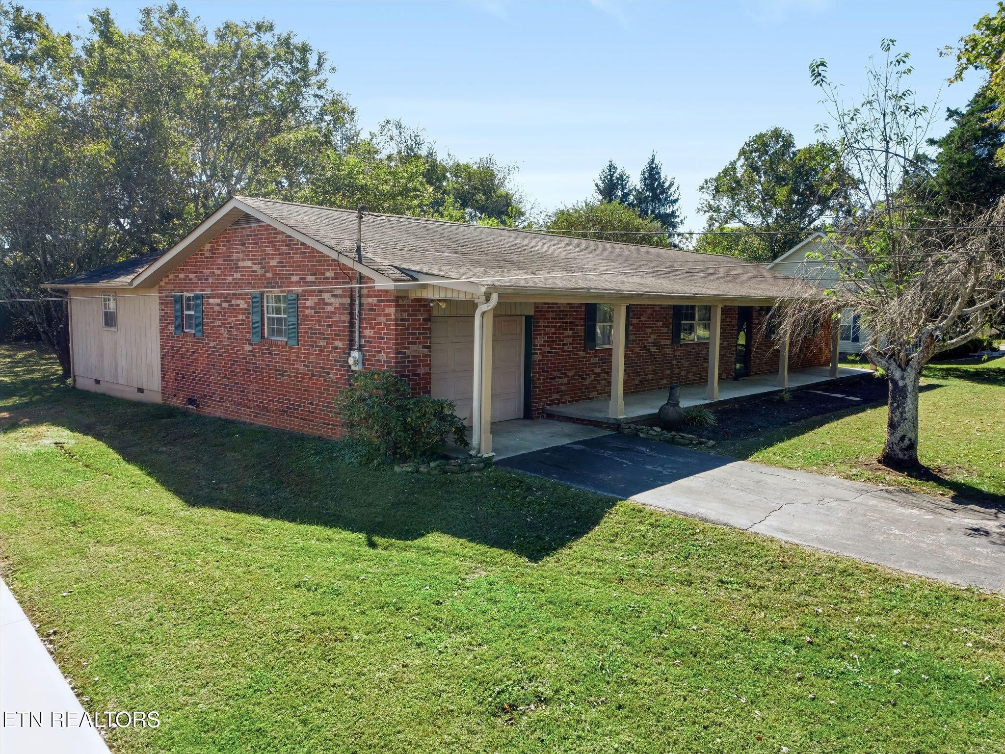 1370 Russell Lane