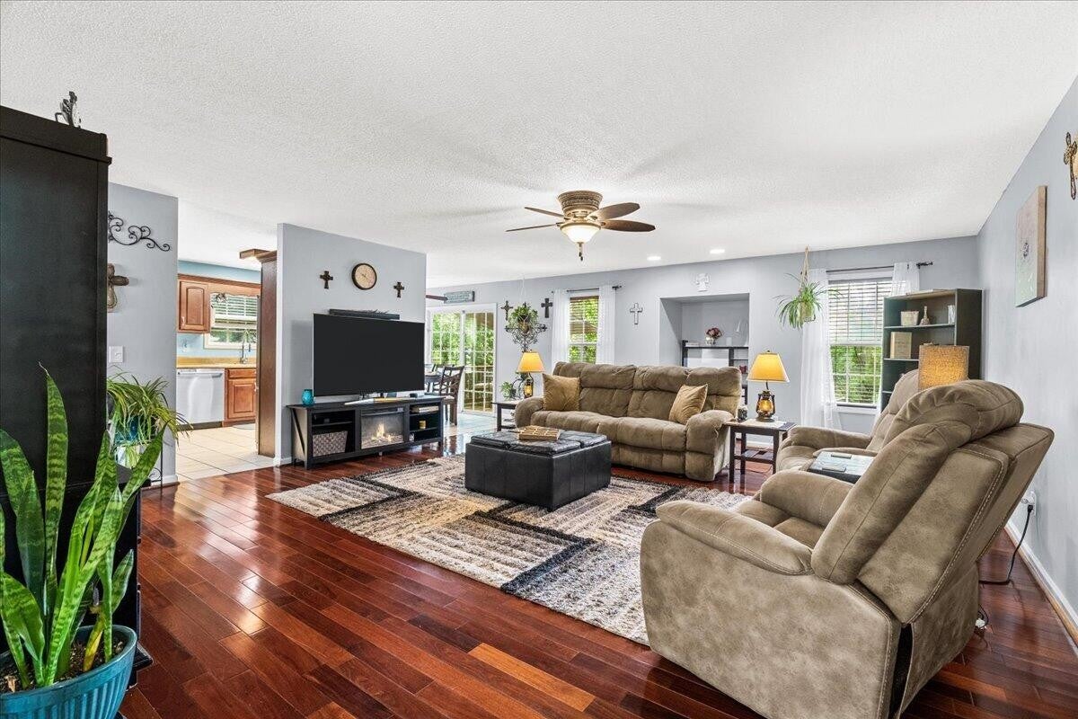 318 Eaglebend Drive