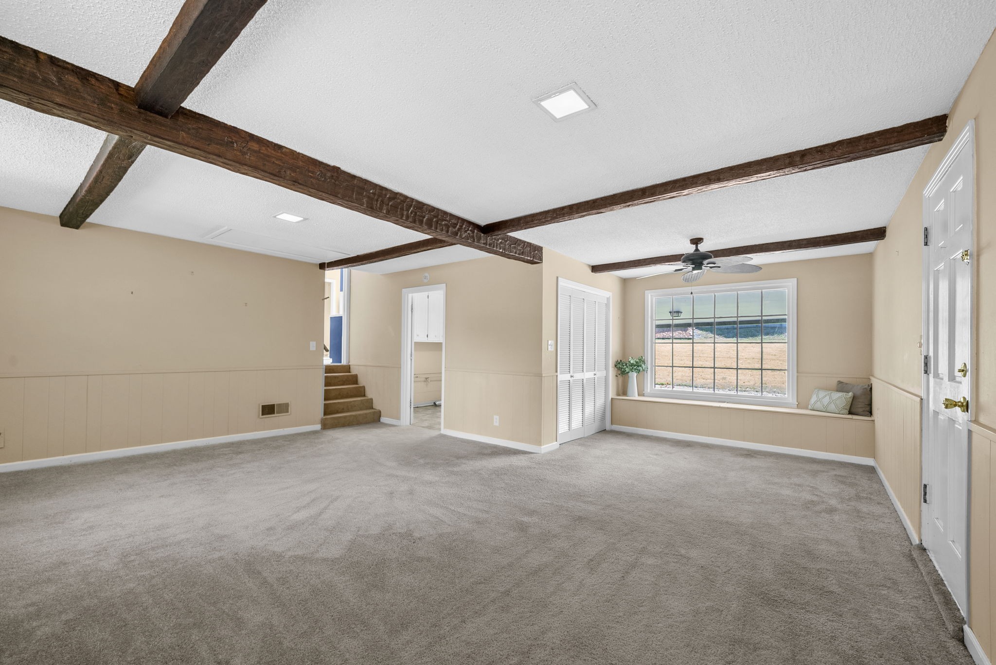 Clarksville, Tennessee 37040, United States, 3 Bedrooms Bedrooms, ,2 BathroomsBathrooms,Residential,Active,222448