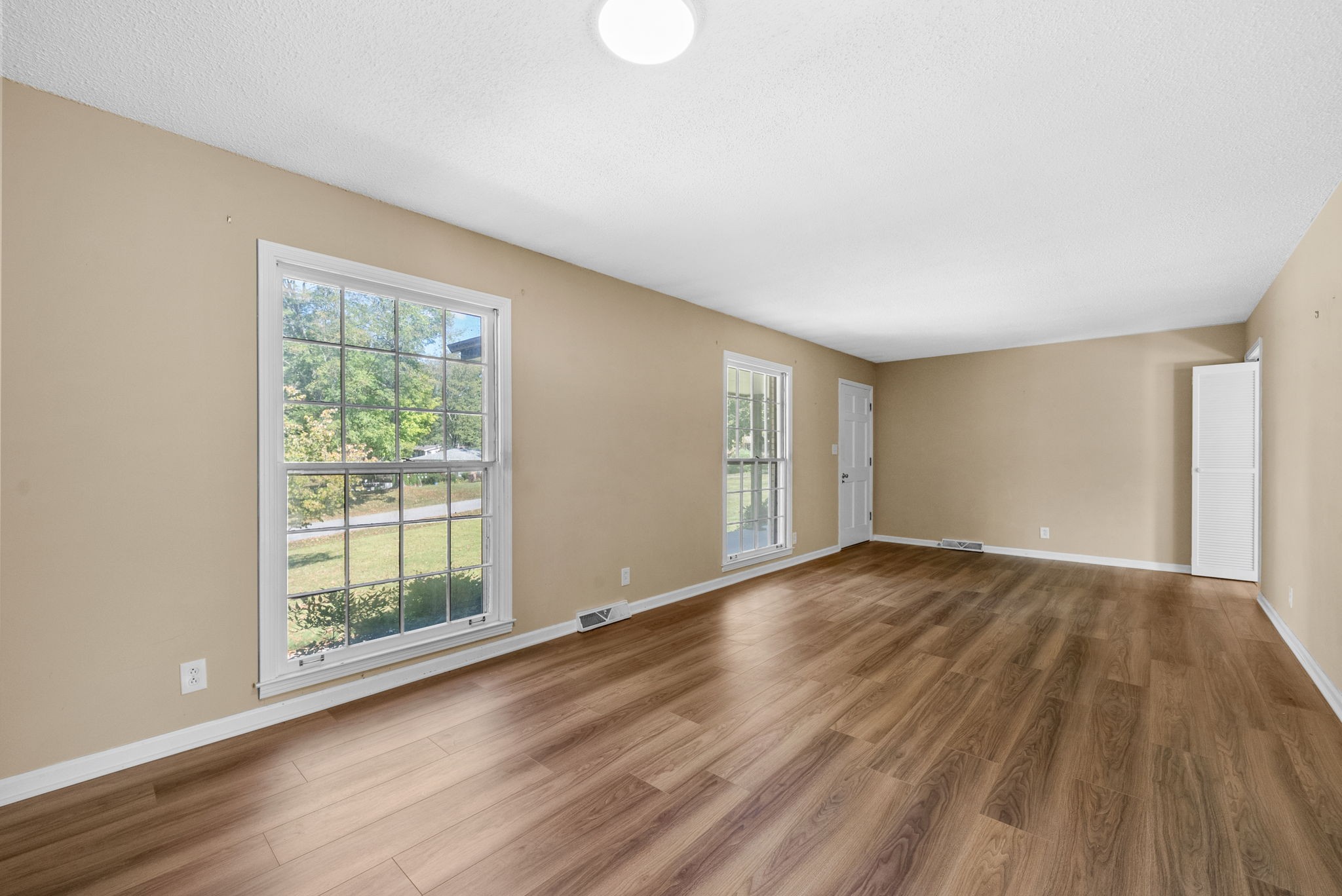 Clarksville, Tennessee 37040, United States, 3 Bedrooms Bedrooms, ,2 BathroomsBathrooms,Residential,Active,222448