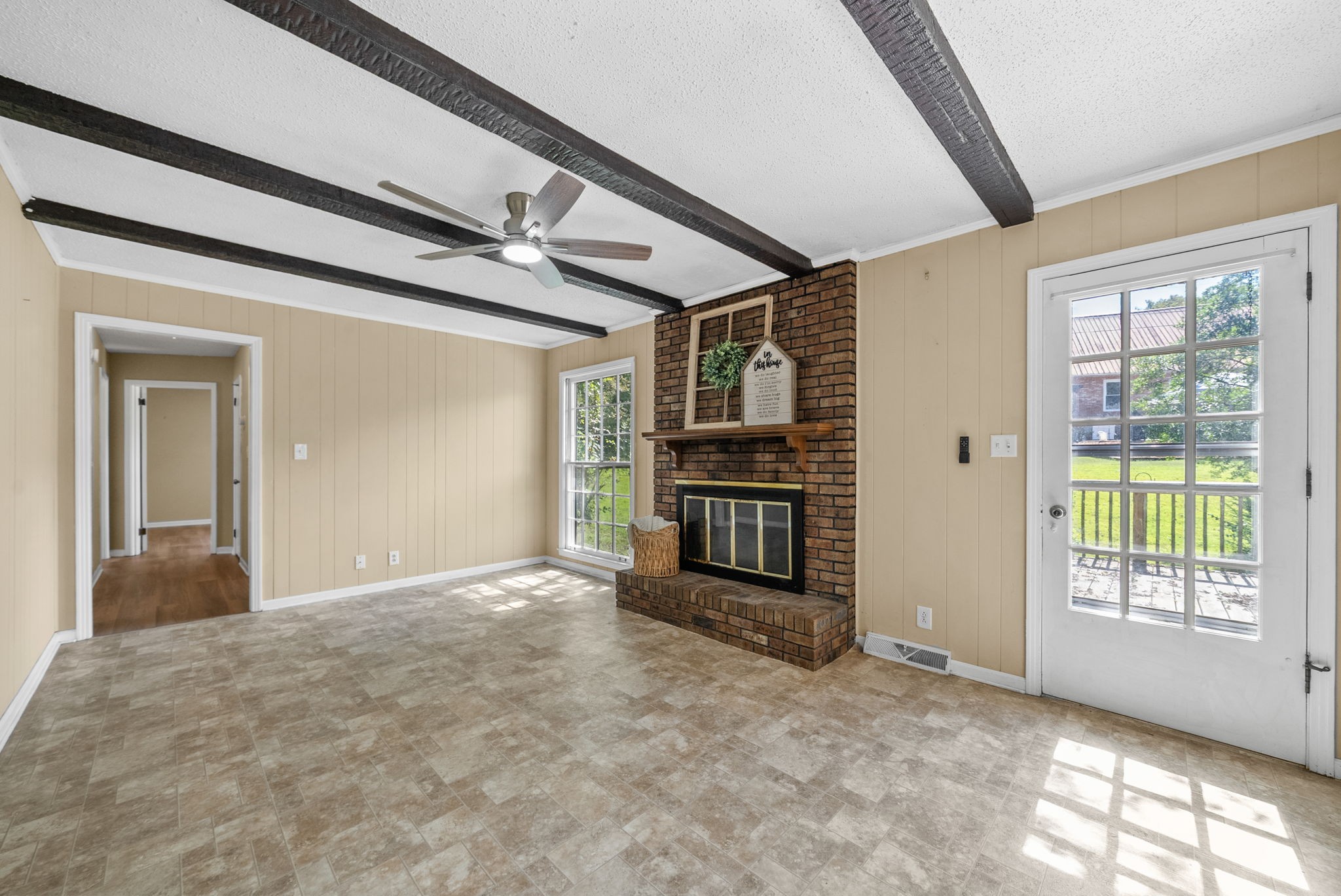 Clarksville, Tennessee 37040, United States, 3 Bedrooms Bedrooms, ,2 BathroomsBathrooms,Residential,Active,222448