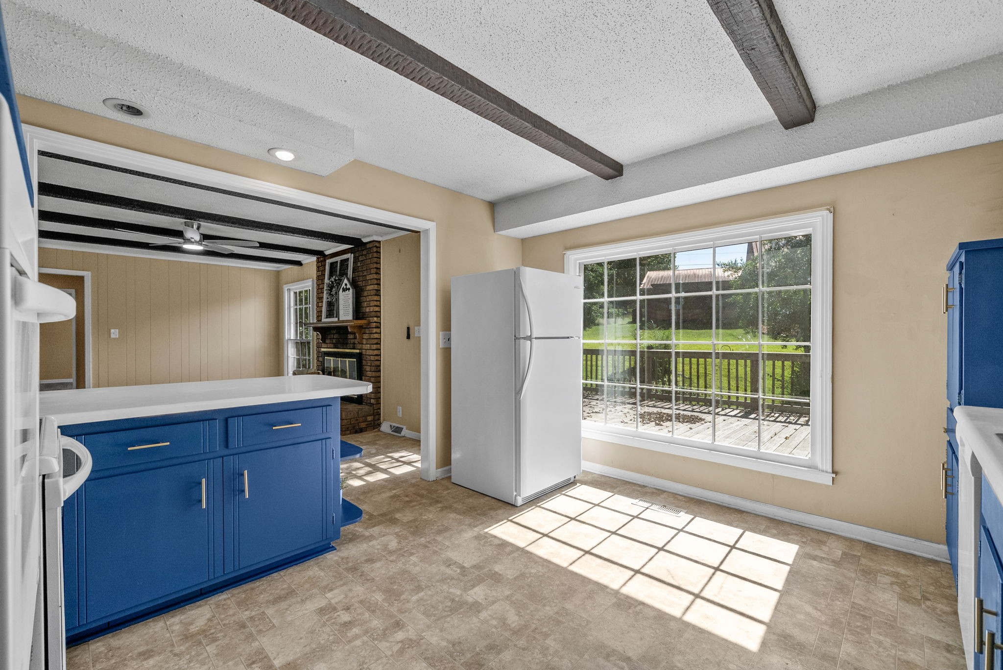 Clarksville, Tennessee 37040, United States, 3 Bedrooms Bedrooms, ,2 BathroomsBathrooms,Residential,Active,222448