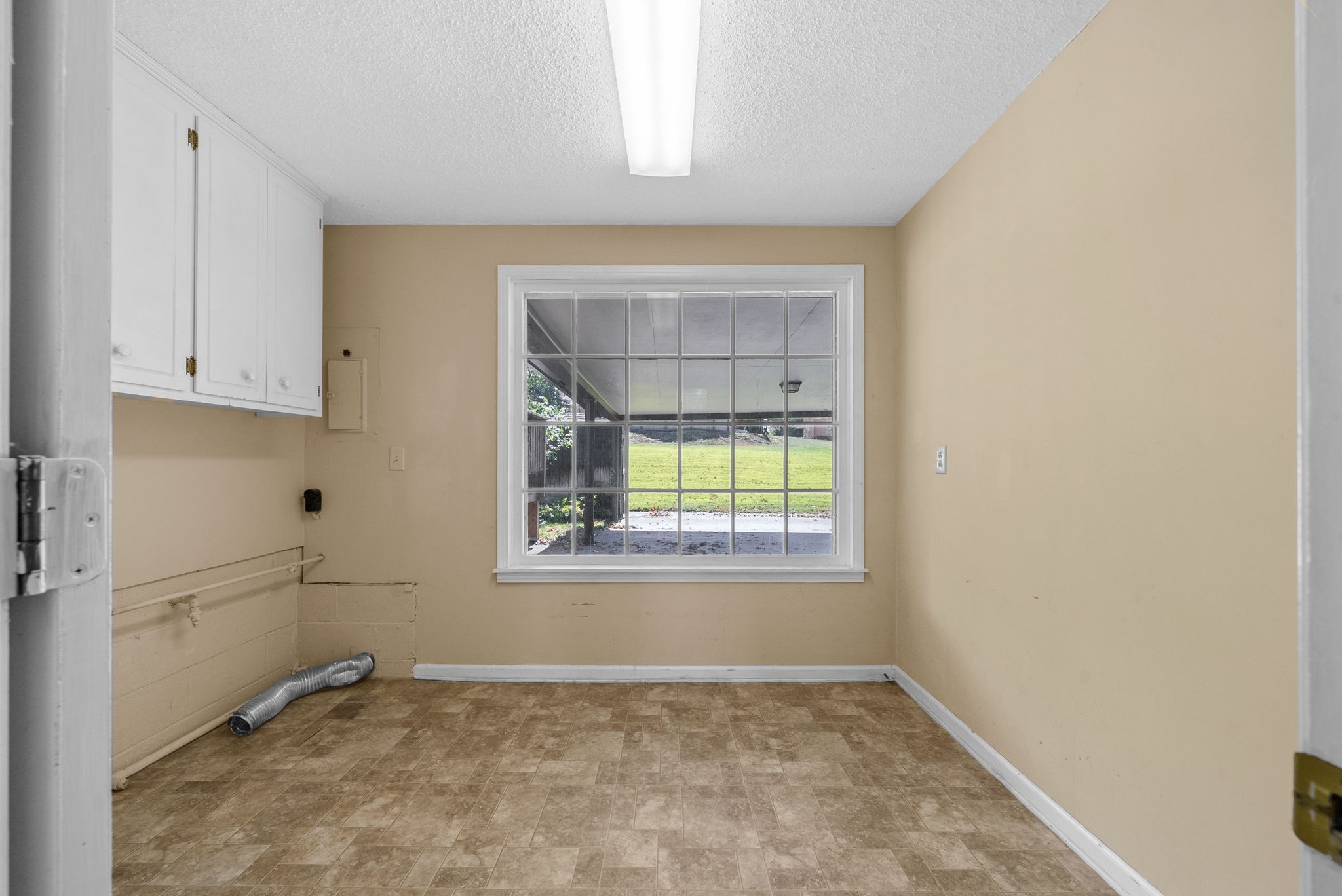 Clarksville, Tennessee 37040, United States, 3 Bedrooms Bedrooms, ,2 BathroomsBathrooms,Residential,Active,222448