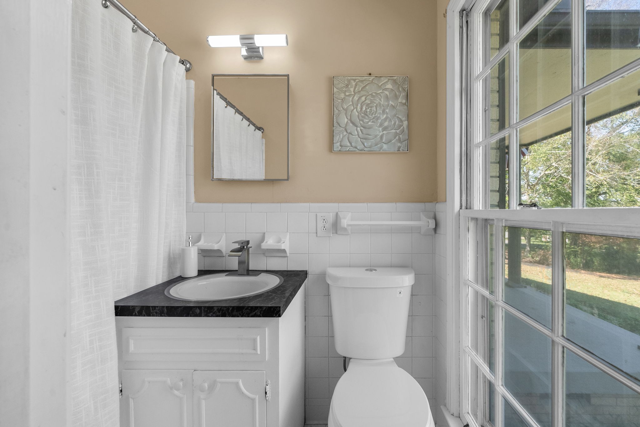 Clarksville, Tennessee 37040, United States, 3 Bedrooms Bedrooms, ,2 BathroomsBathrooms,Residential,Active,222448