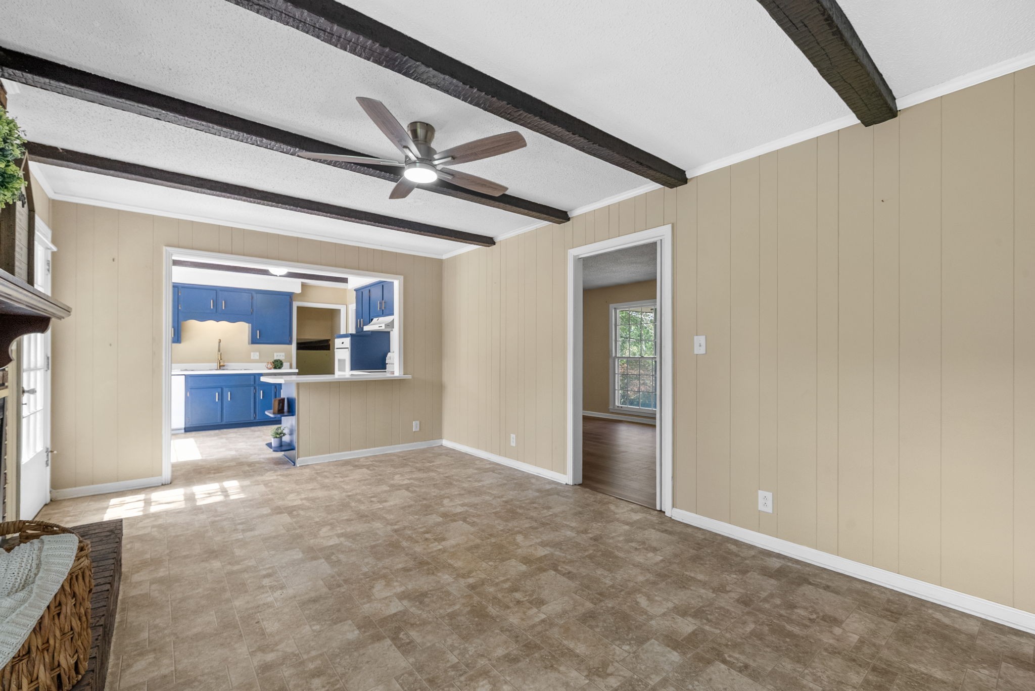 Clarksville, Tennessee 37040, United States, 3 Bedrooms Bedrooms, ,2 BathroomsBathrooms,Residential,Active,222448